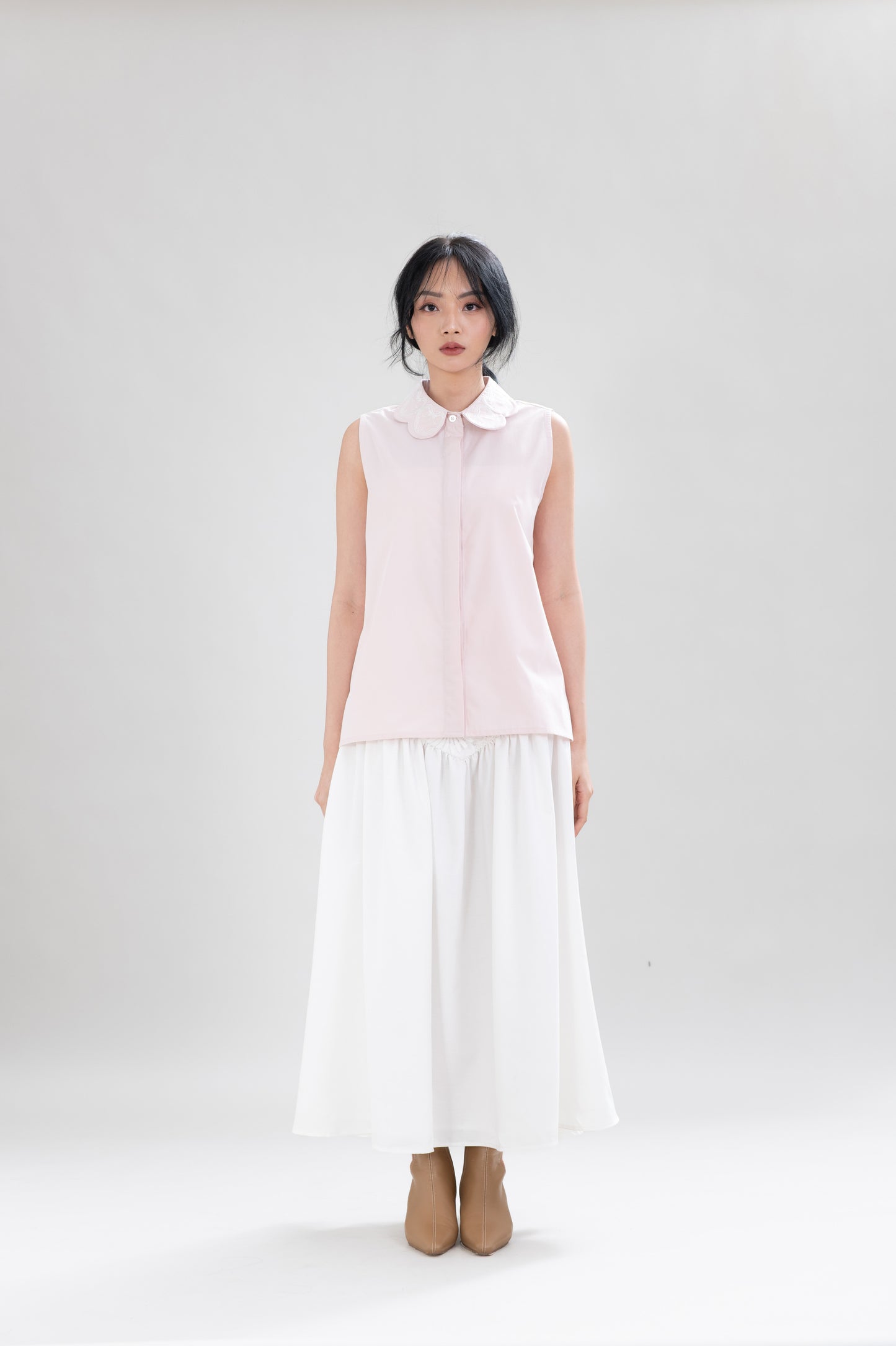 HT Embroidery Collar Sleeveless Shirt in Hey Baby