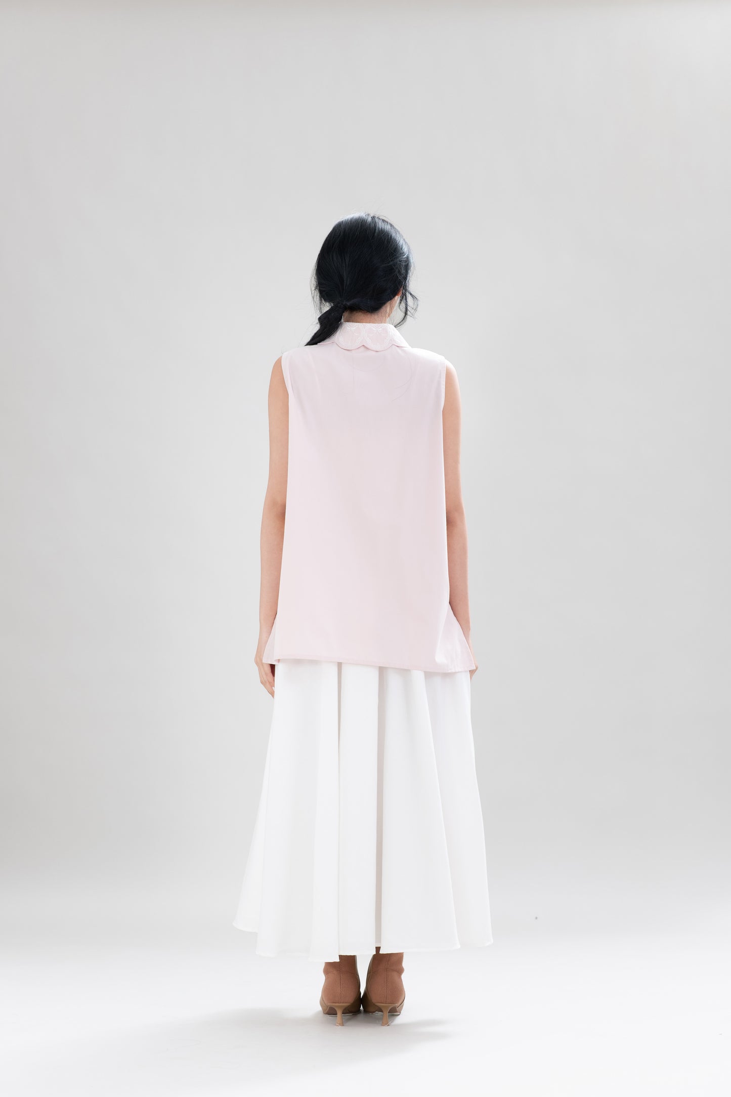 HT Embroidery Collar Sleeveless Shirt in Hey Baby