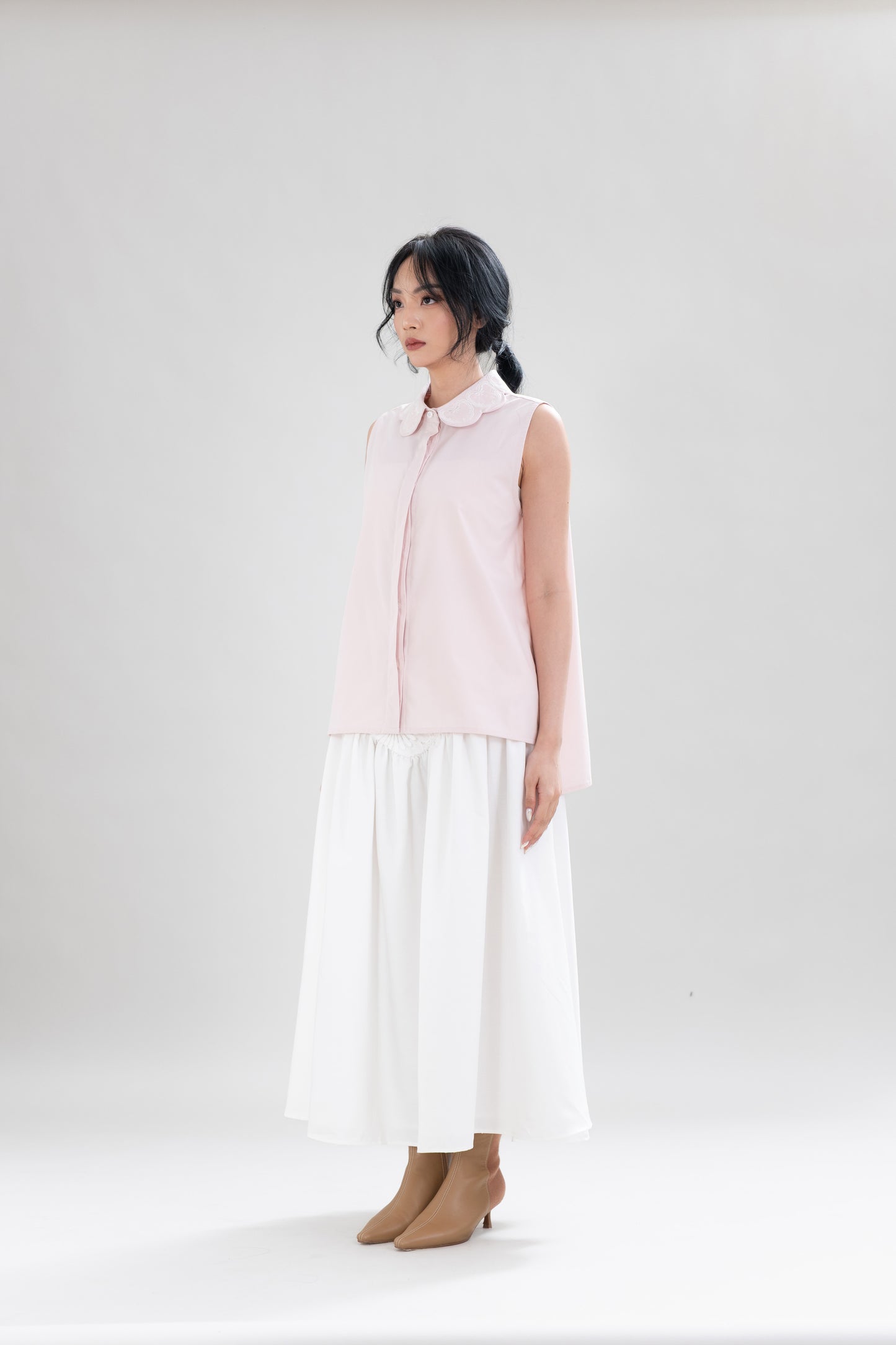 HT Embroidery Collar Sleeveless Shirt in Hey Baby