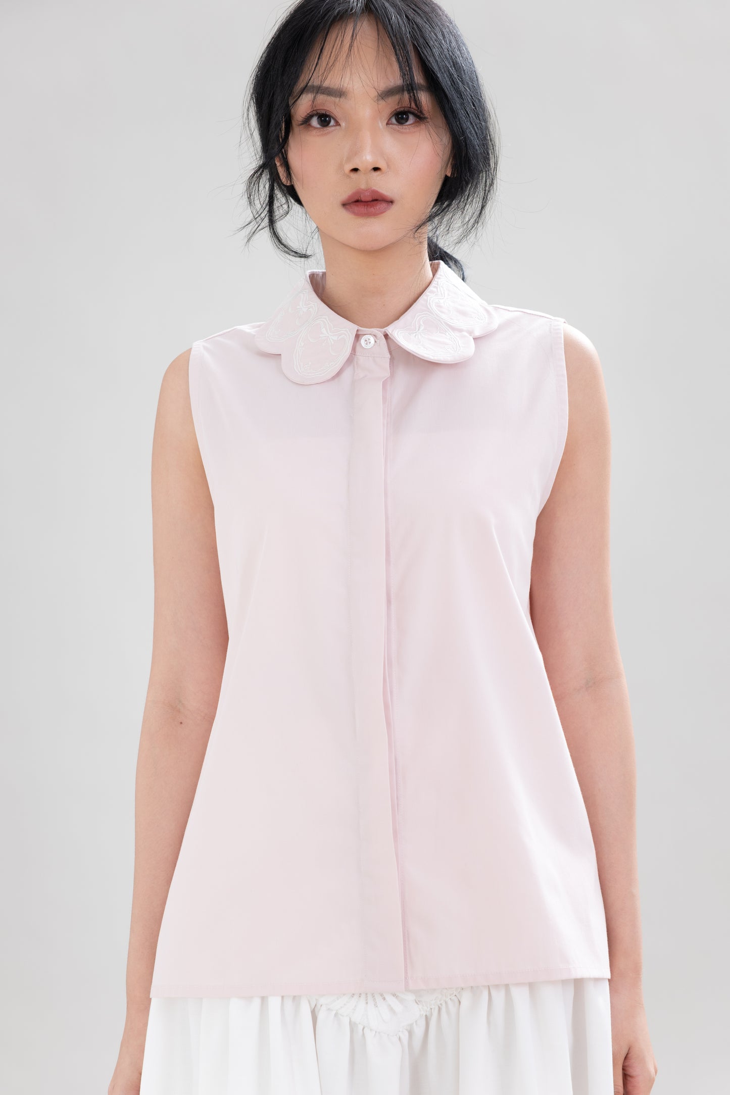 HT Embroidery Collar Sleeveless Shirt in Hey Baby
