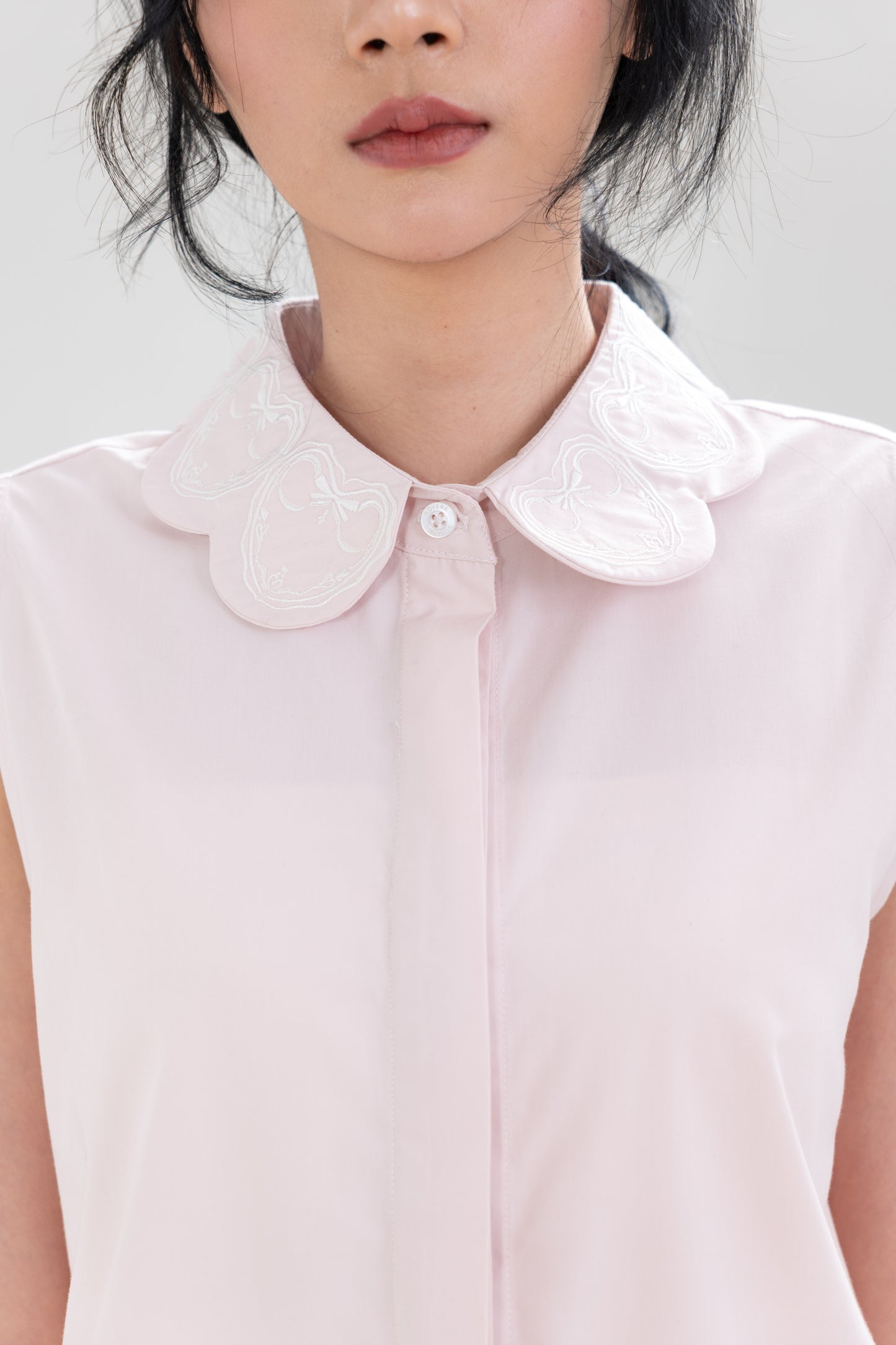 HT Embroidery Collar Sleeveless Shirt in Hey Baby