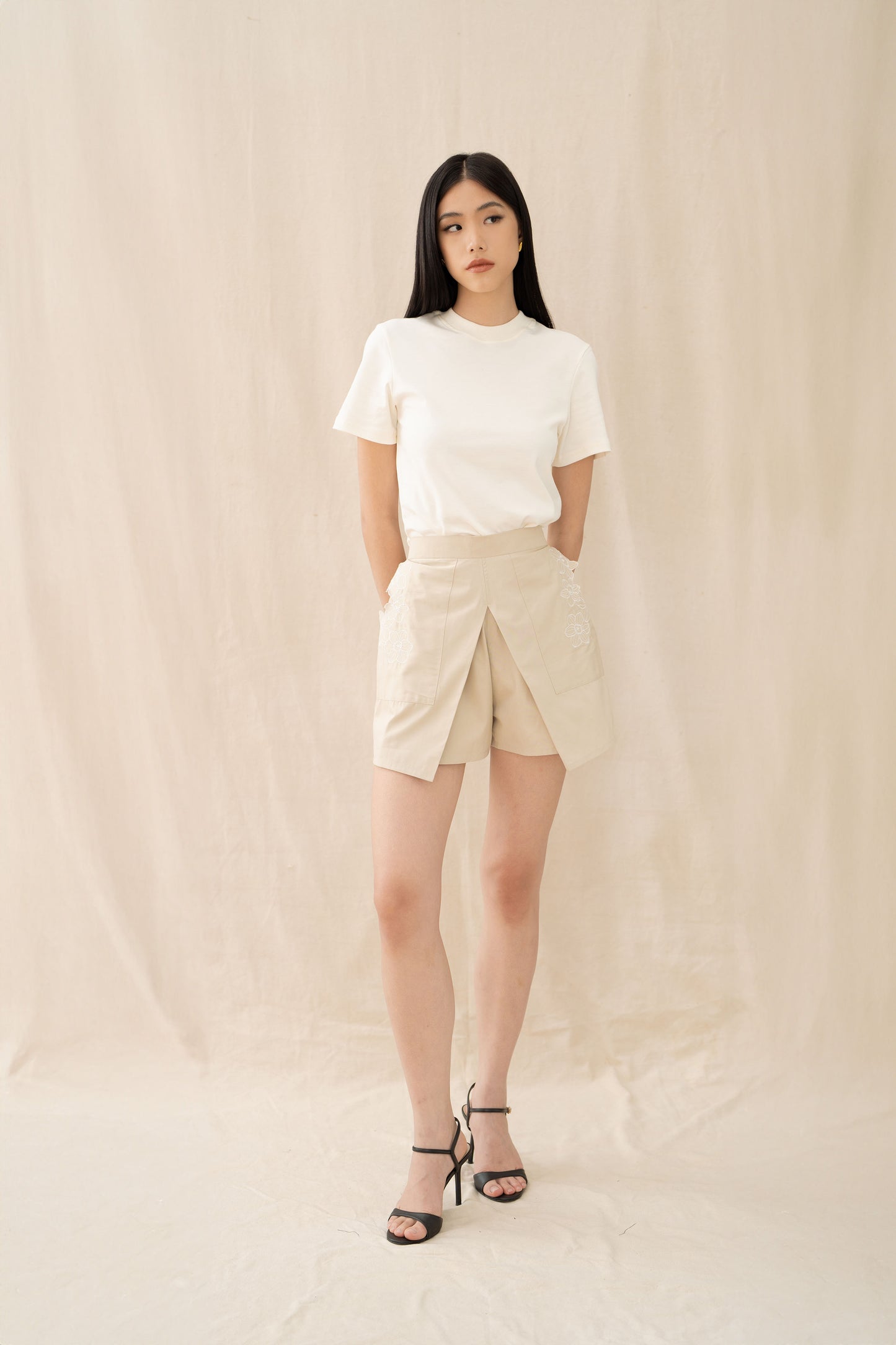 Essence Short With Embroidery