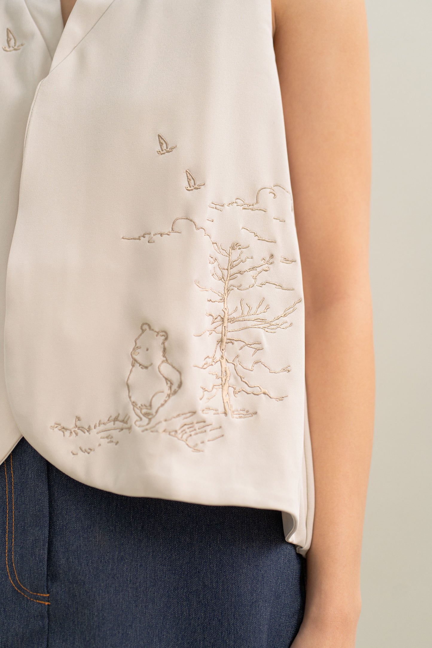 WTP Embroidery Vest in Beige