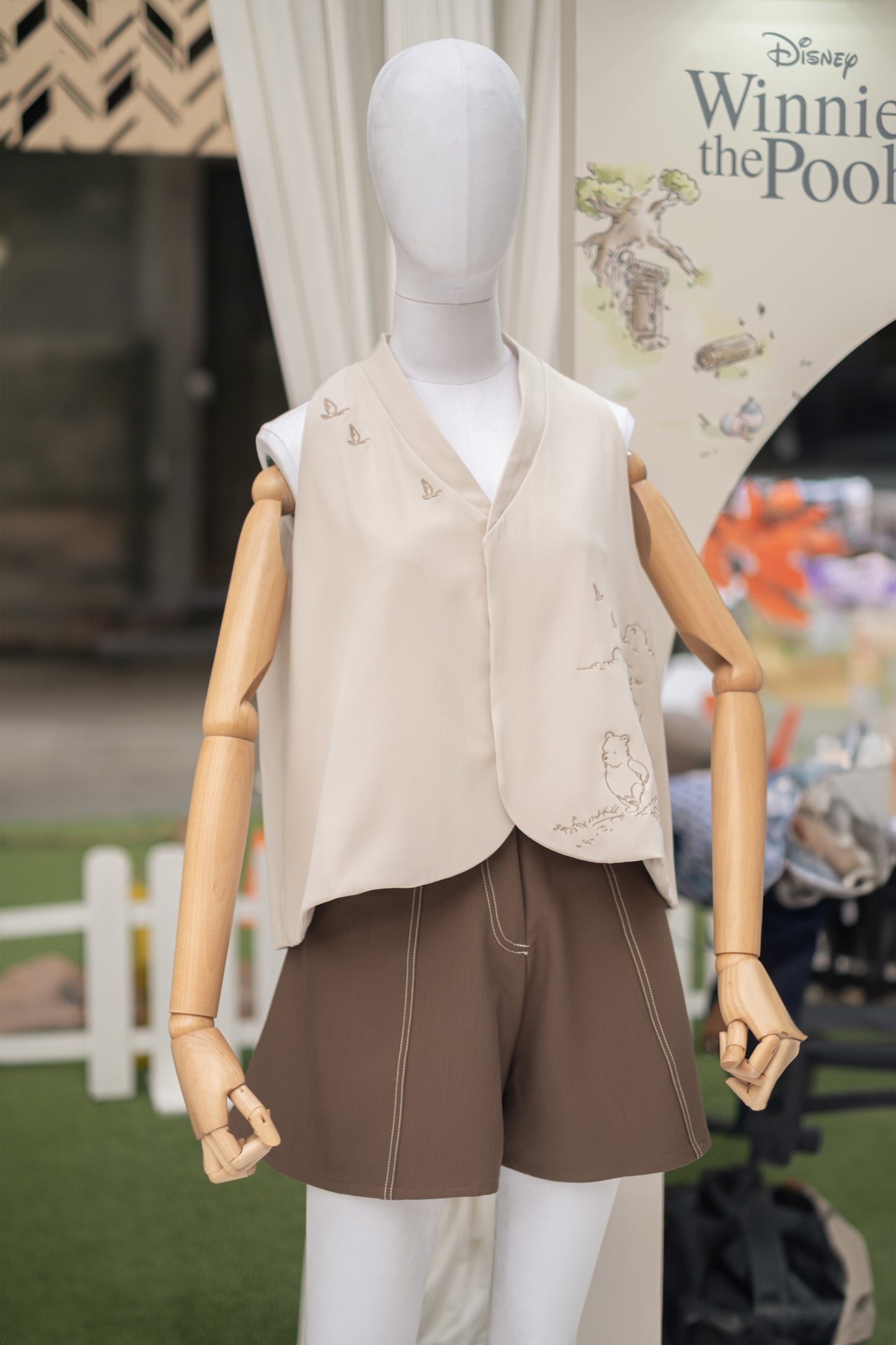 WTP Embroidery Vest in Beige