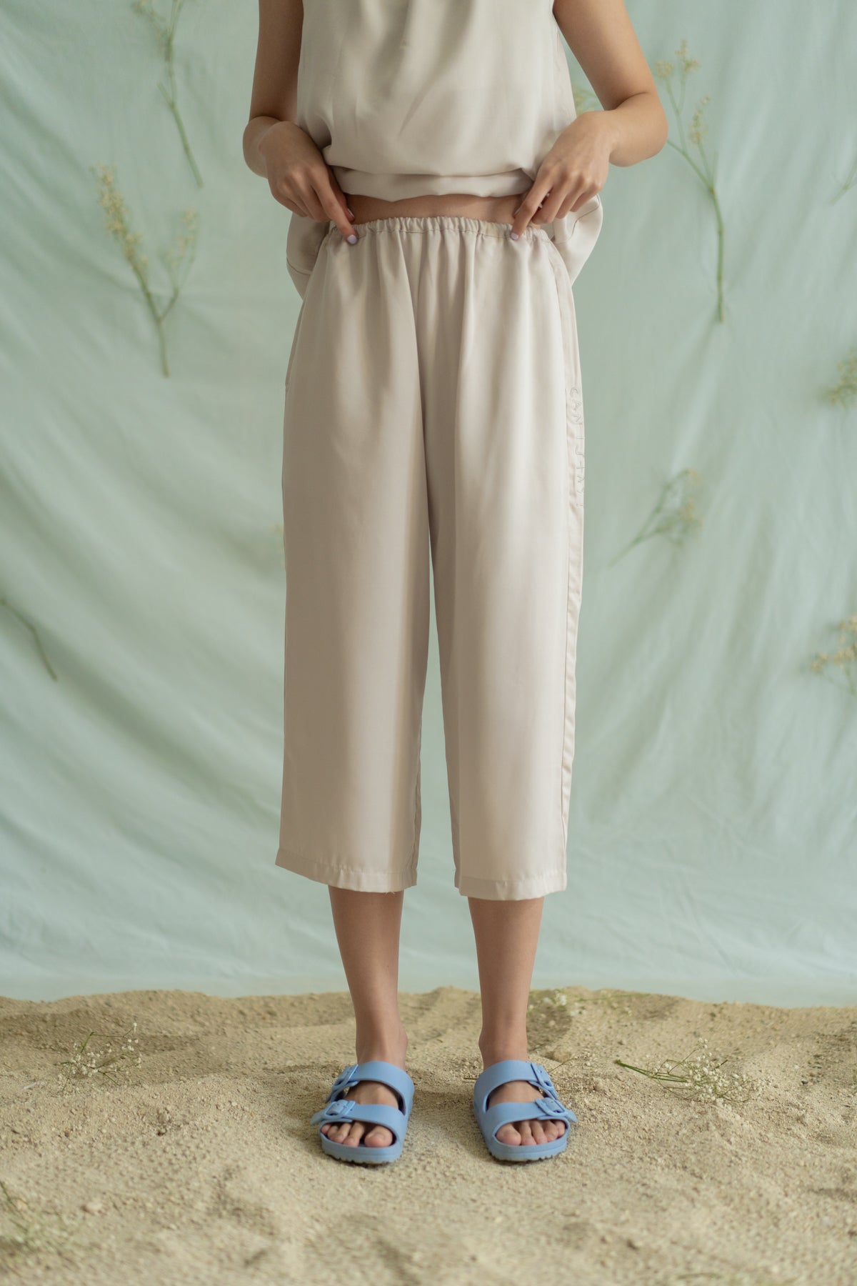 STR embroidery pants