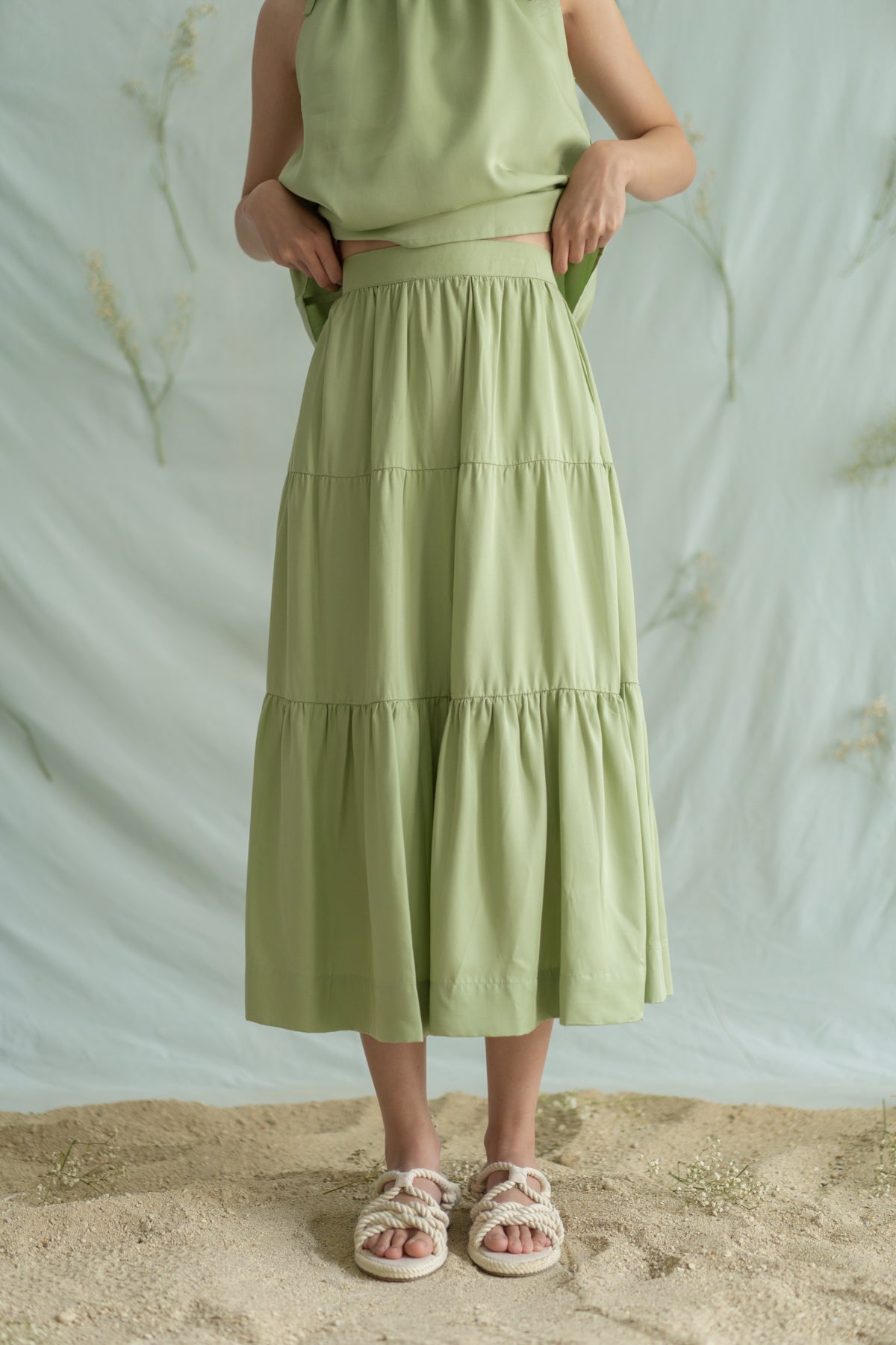 STR paneled skirt