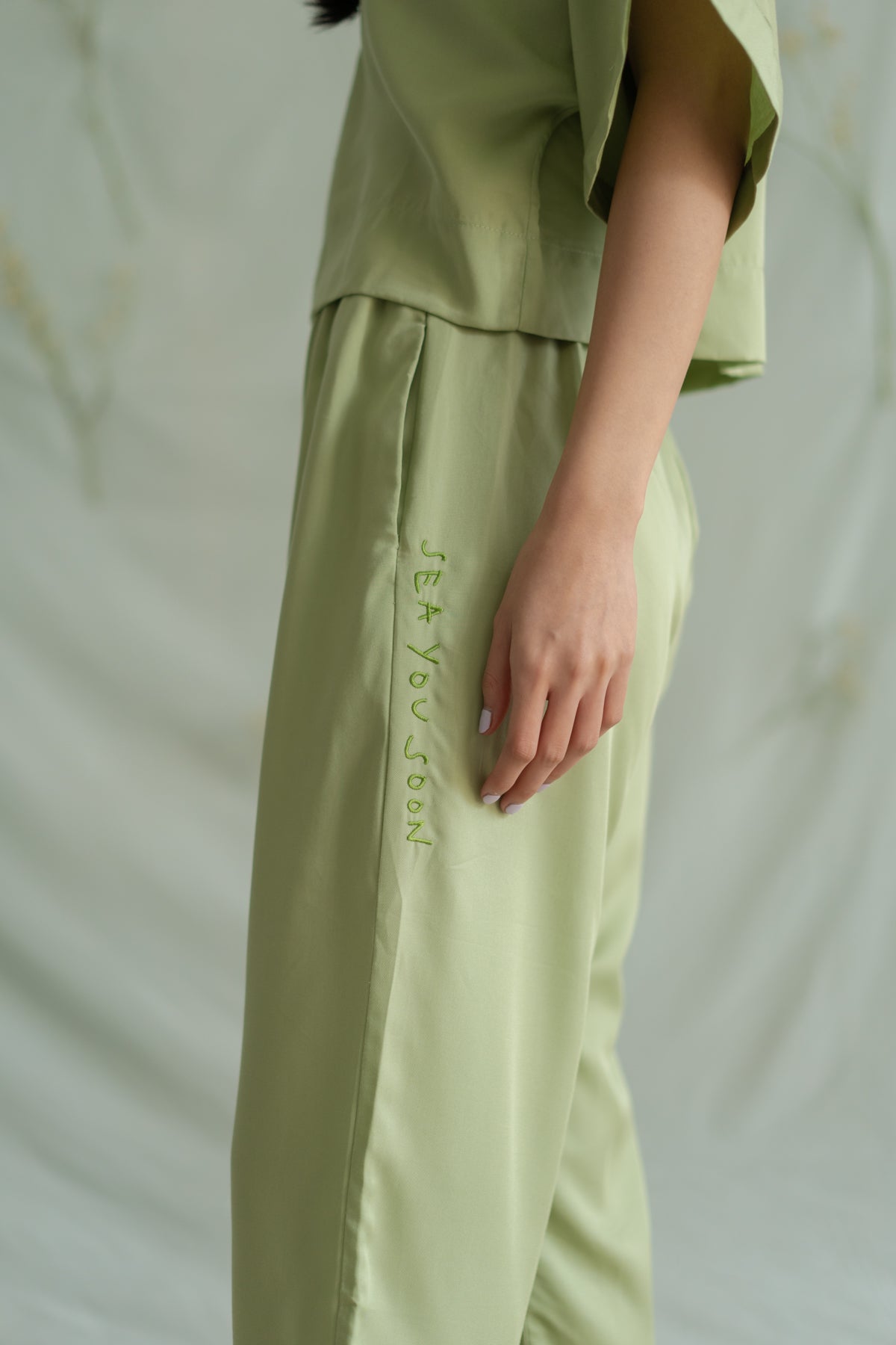 STR embroidery pants