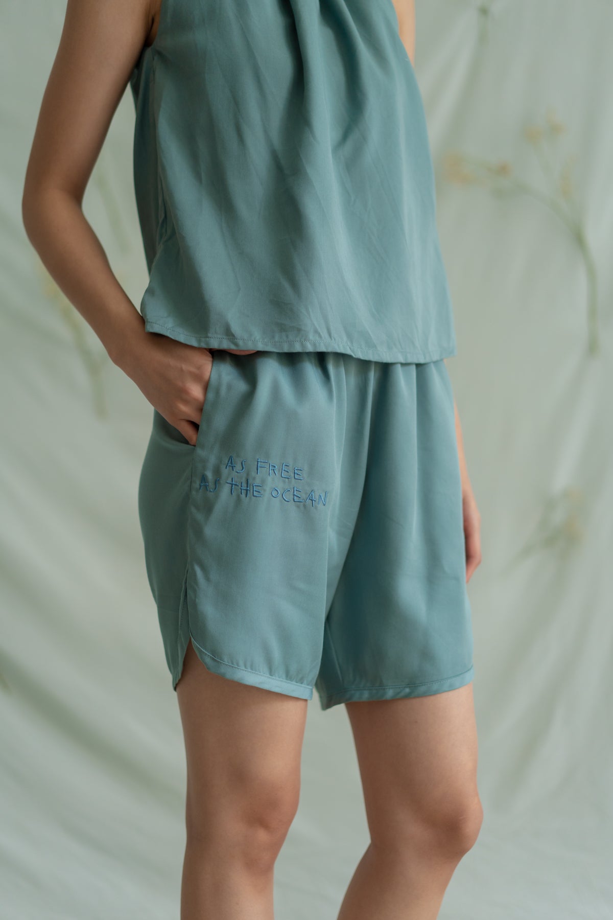 STR Embroidery short