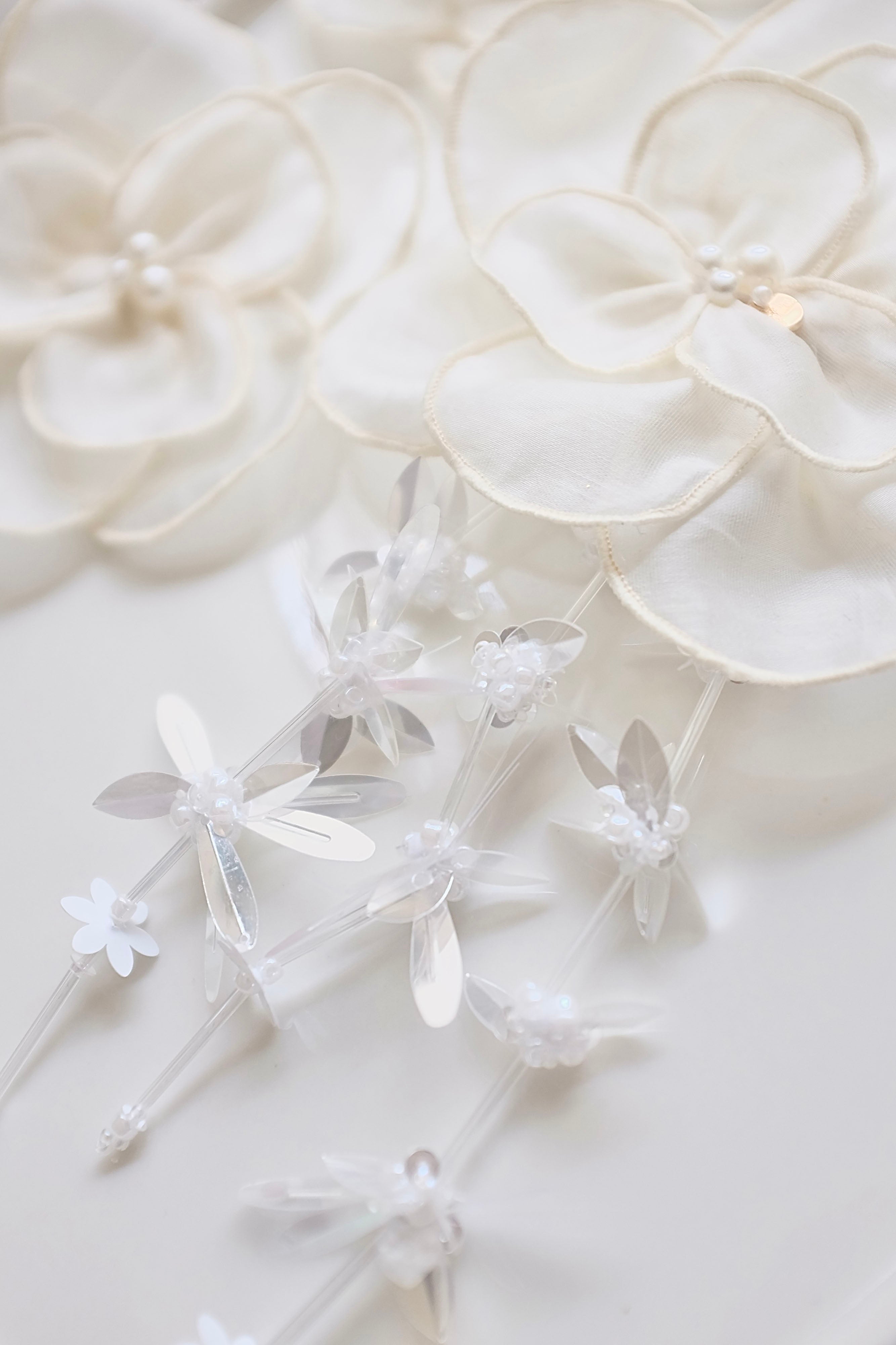 Senandika Seroja Brooch in Buttermilk