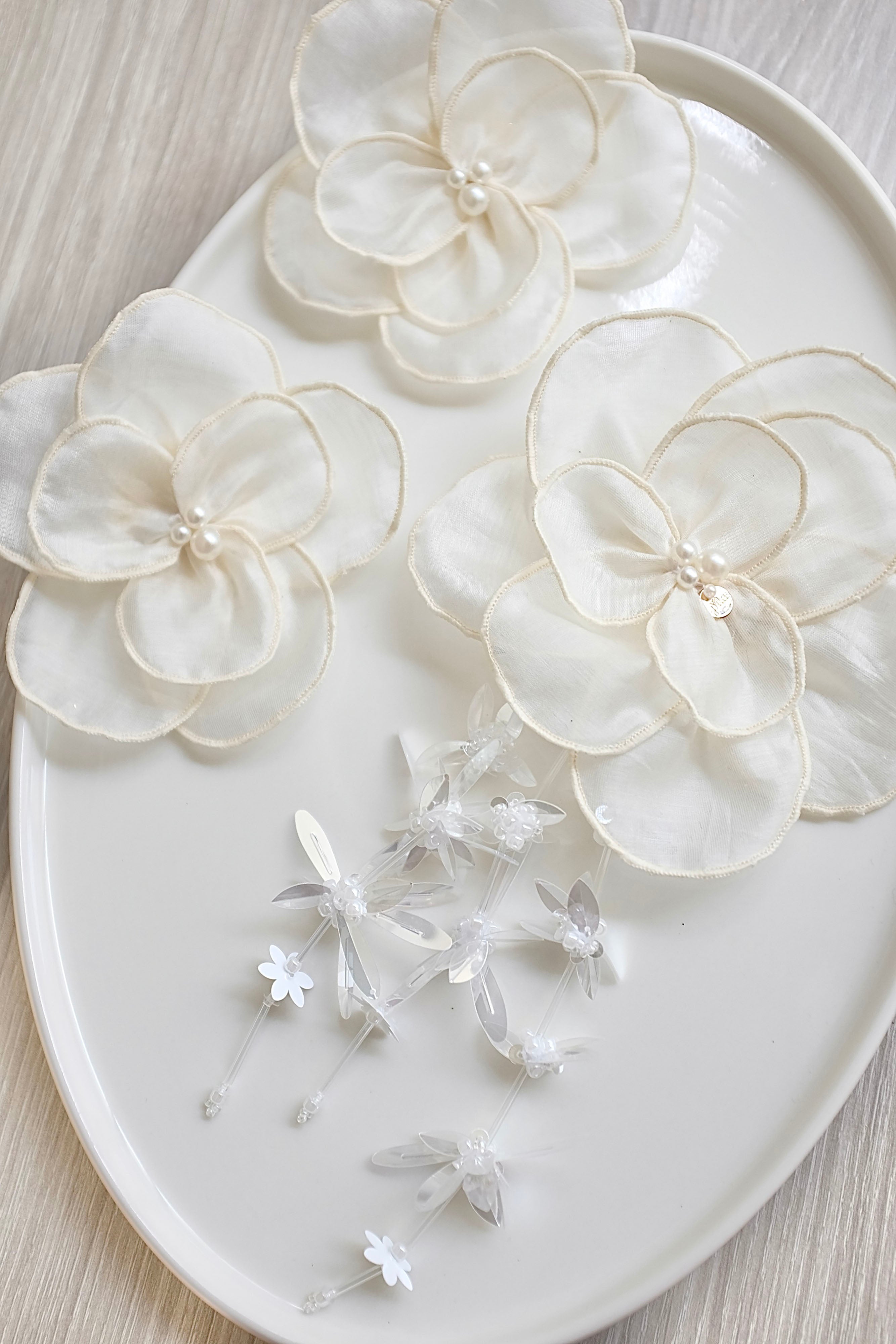 Senandika Seroja Brooch in Buttermilk