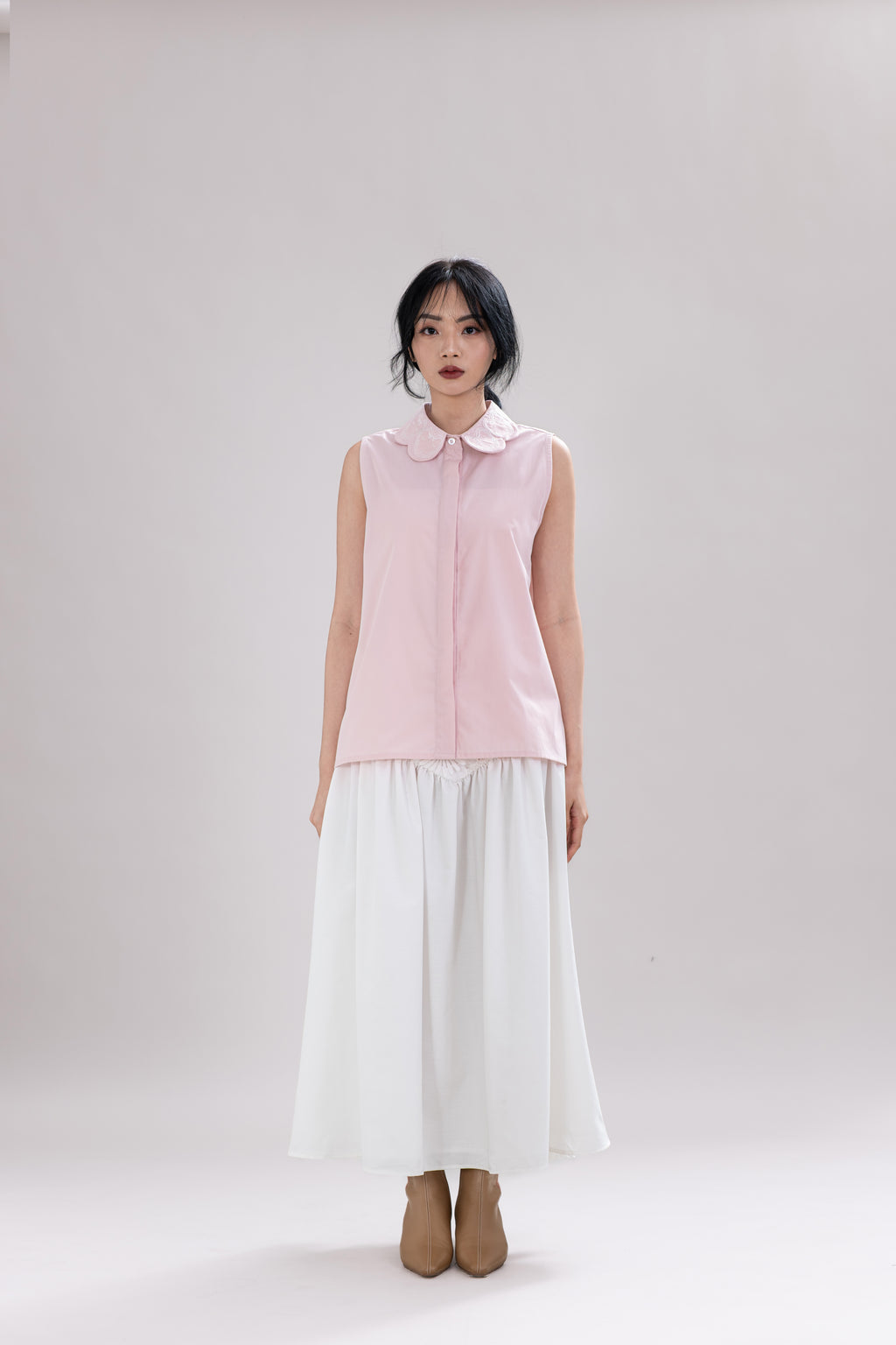 HT Embroidery Collar Sleeveless Shirt in Hey Baby