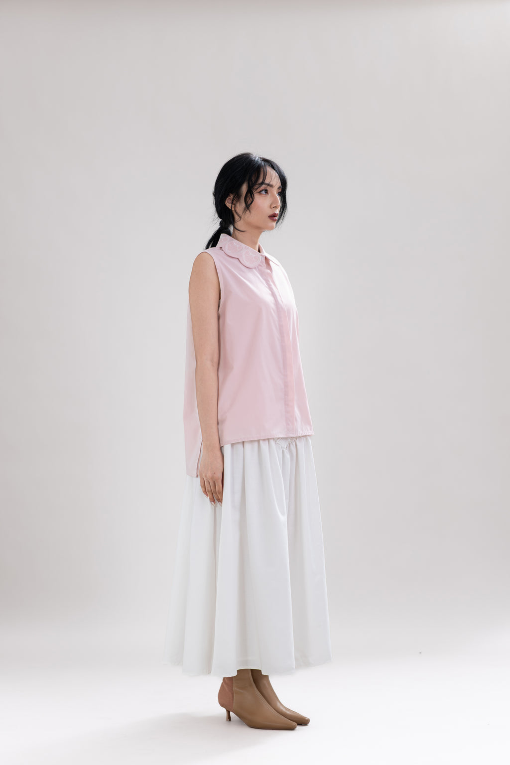 HT Embroidery Collar Sleeveless Shirt in Hey Baby