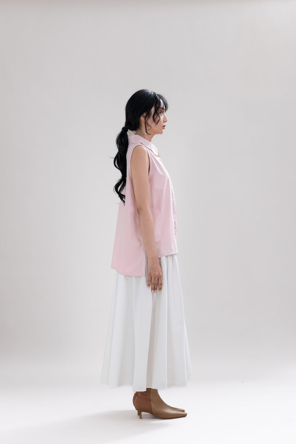 HT Embroidery Collar Sleeveless Shirt in Hey Baby