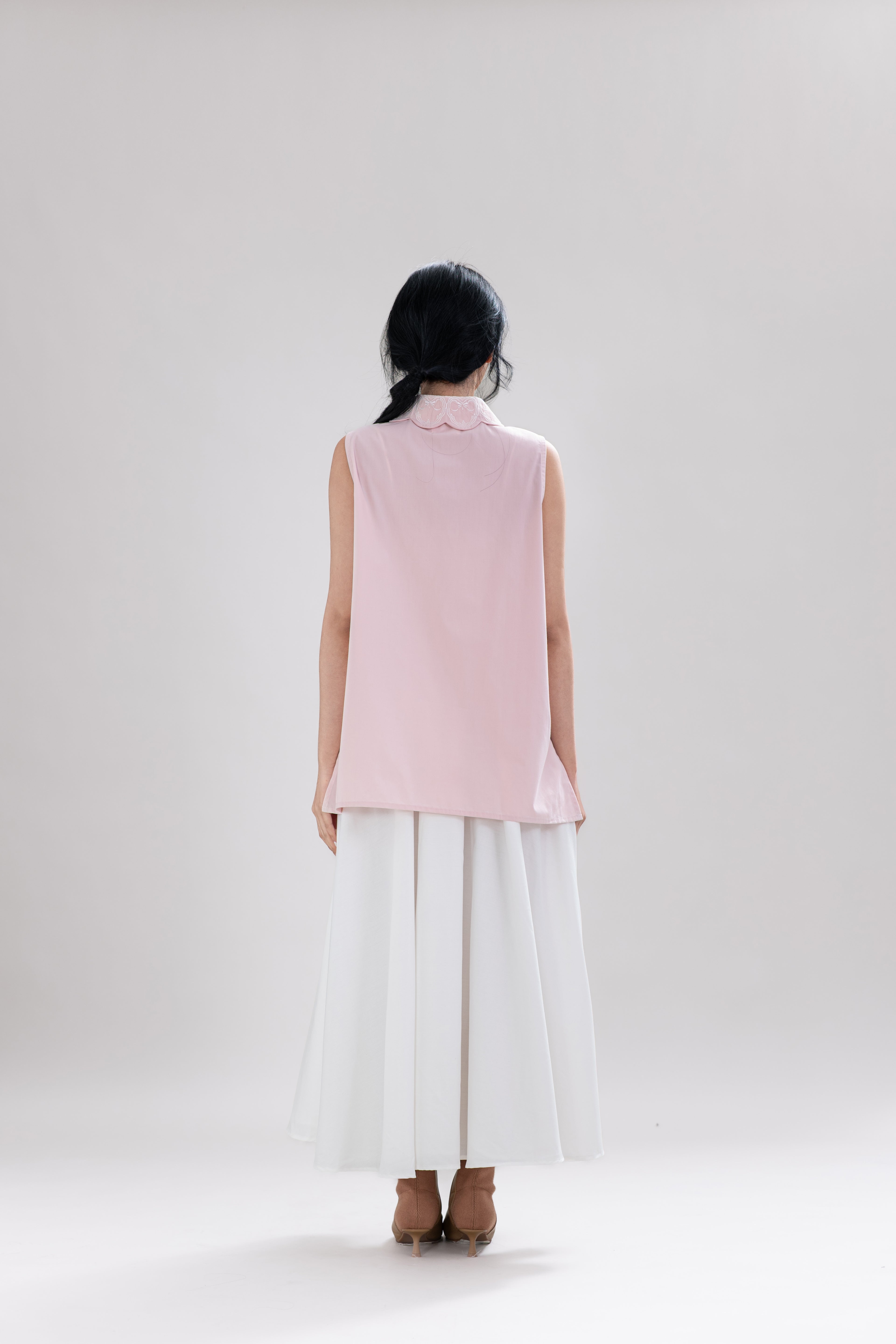 HT Embroidery Collar Sleeveless Shirt in Hey Baby