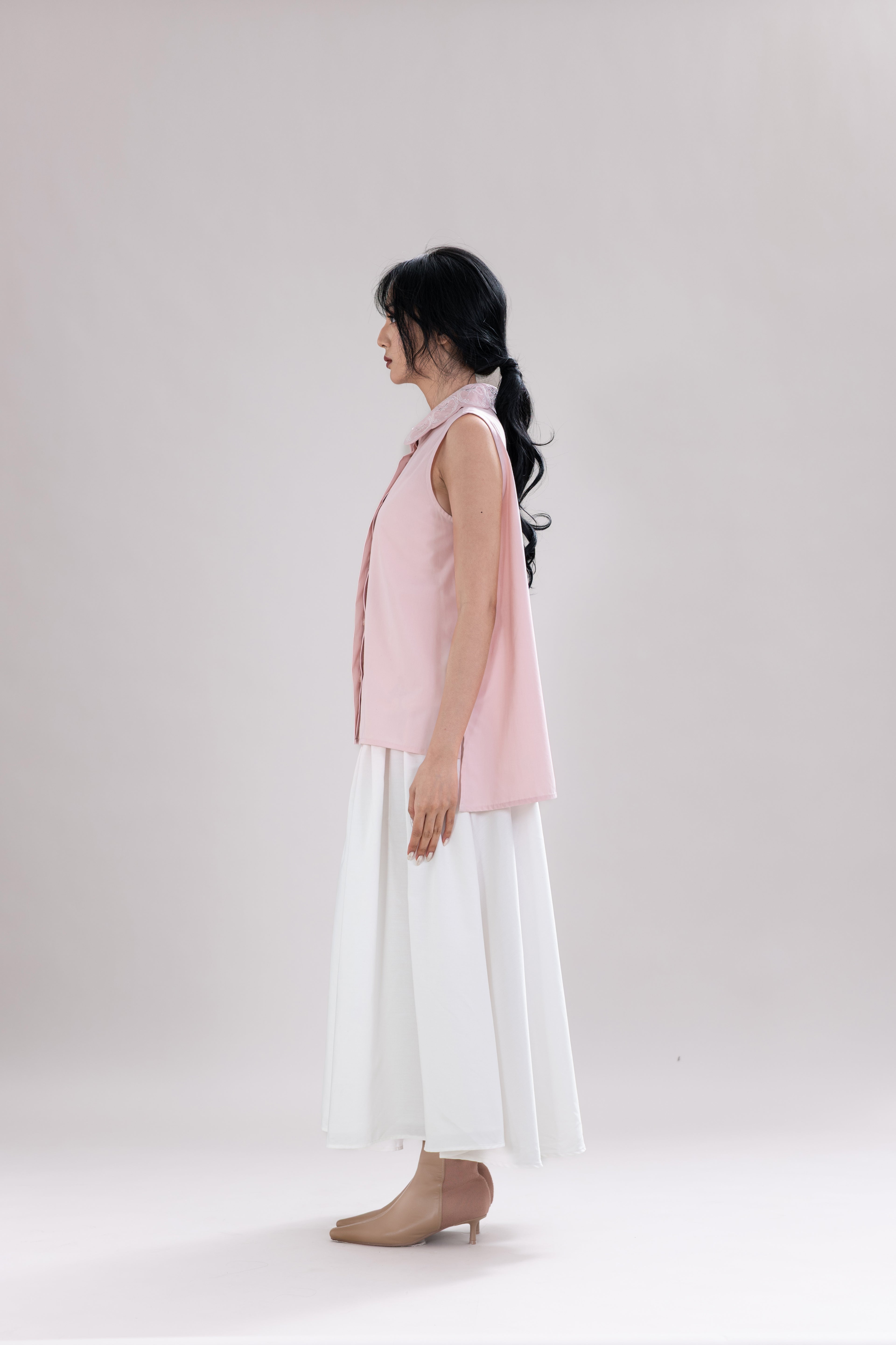 HT Embroidery Collar Sleeveless Shirt in Hey Baby