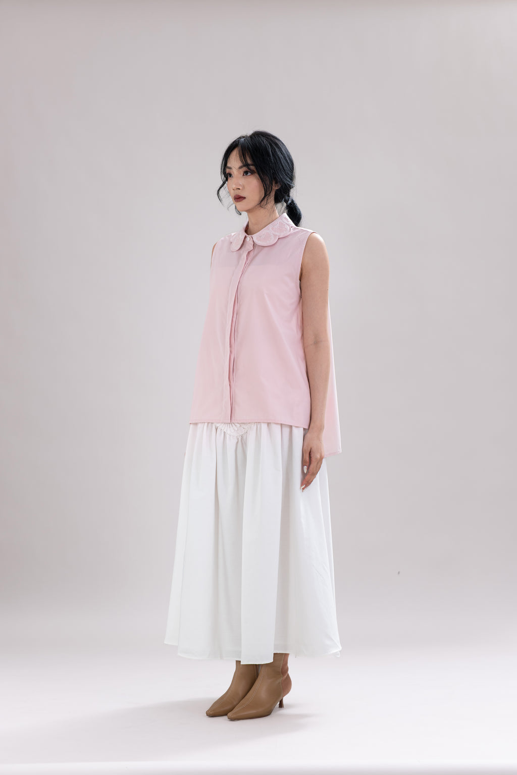 HT Embroidery Collar Sleeveless Shirt in Hey Baby