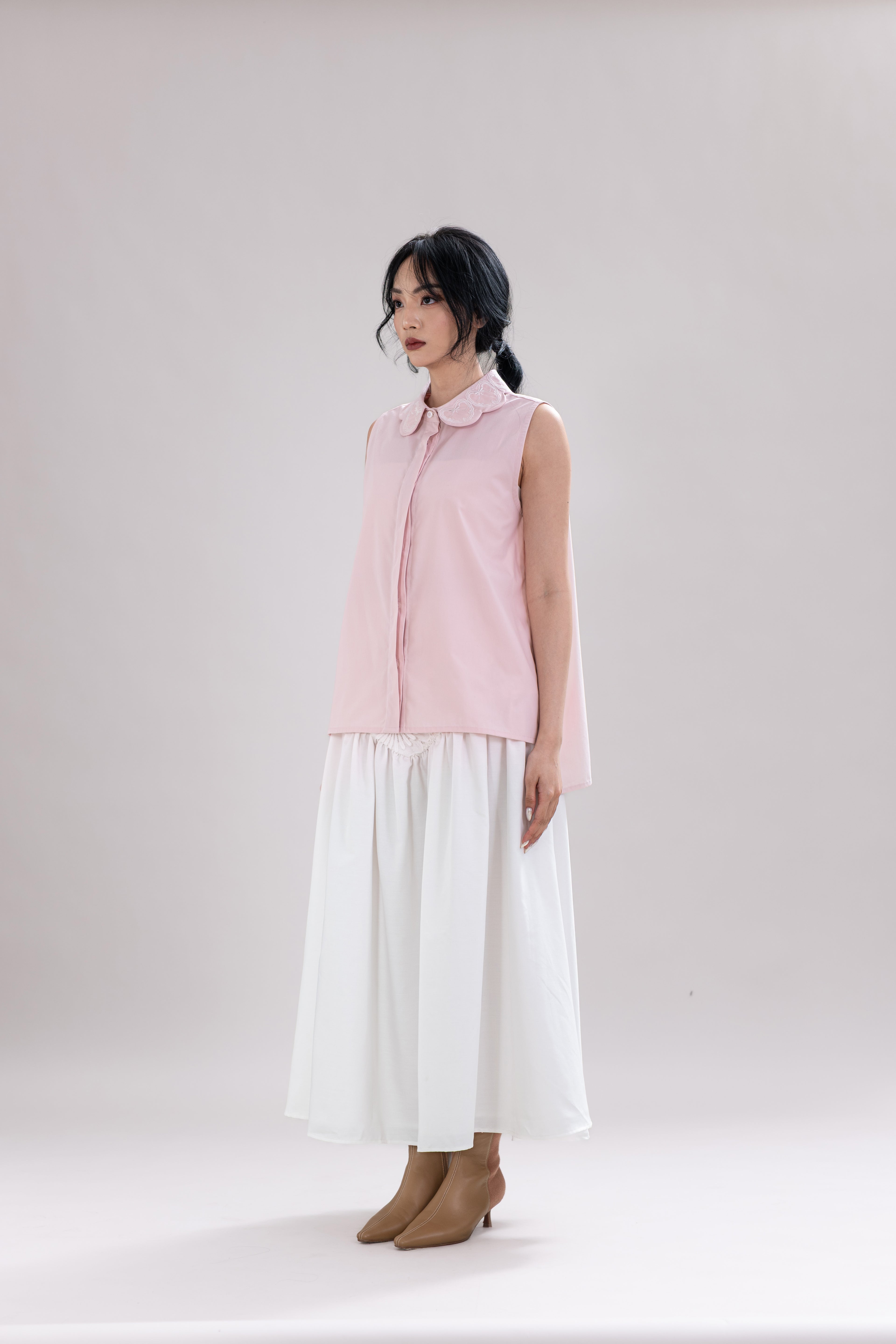 HT Embroidery Collar Sleeveless Shirt in Hey Baby