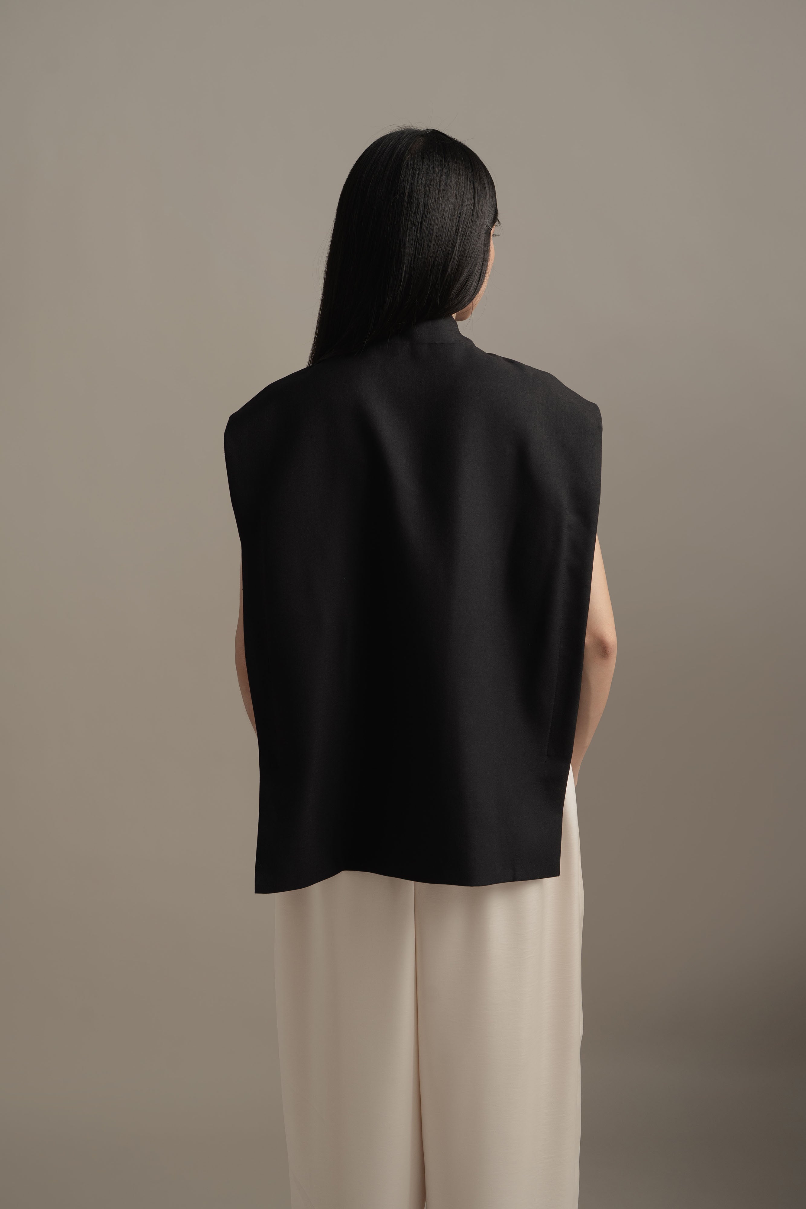 BL Square Vest in Licorice (Shipment Date: 5 May - 18 May 2026)