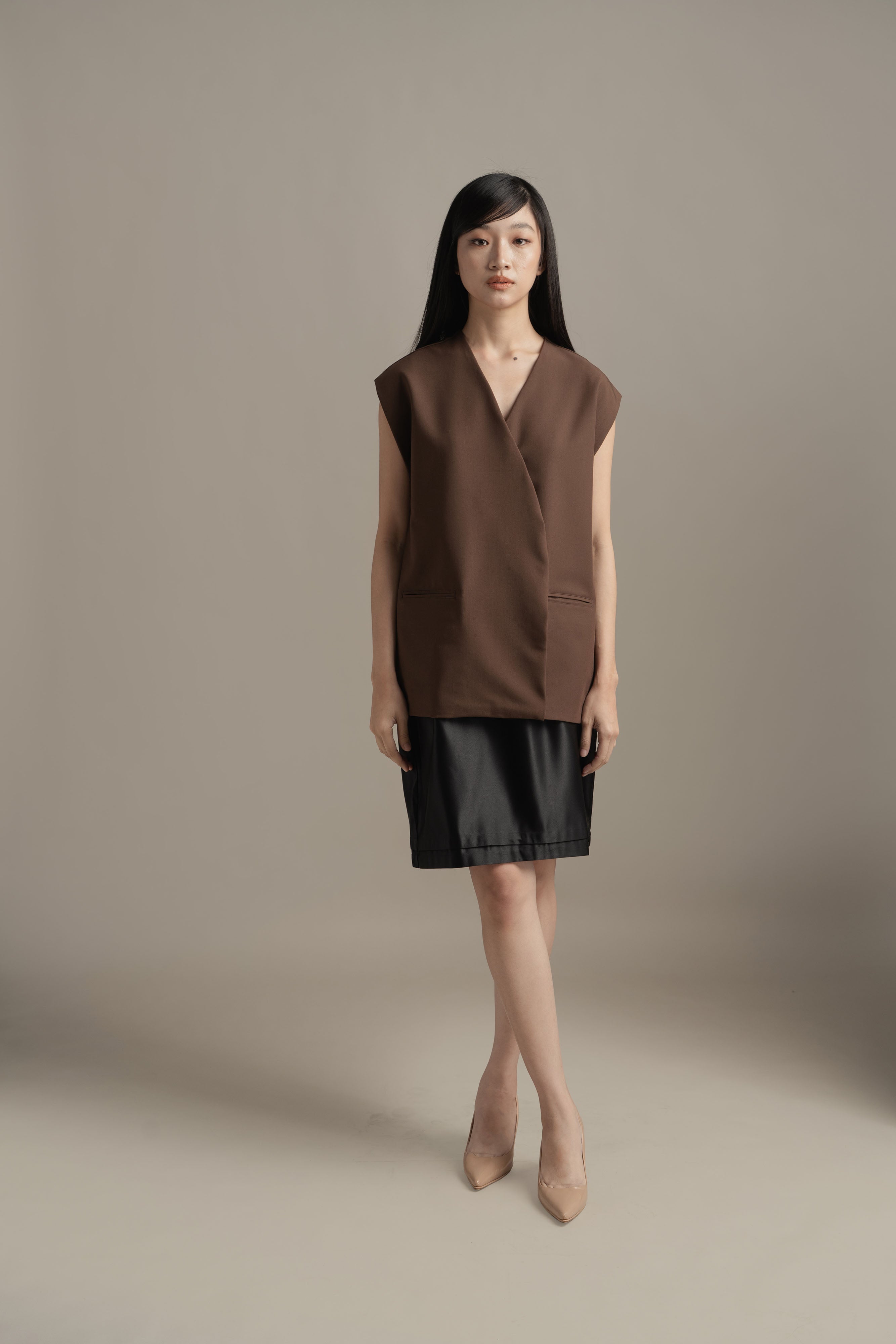 BL Round Vest in Espresso (Belt Include) (Shipment Date: 5 May - 18 May 2026)