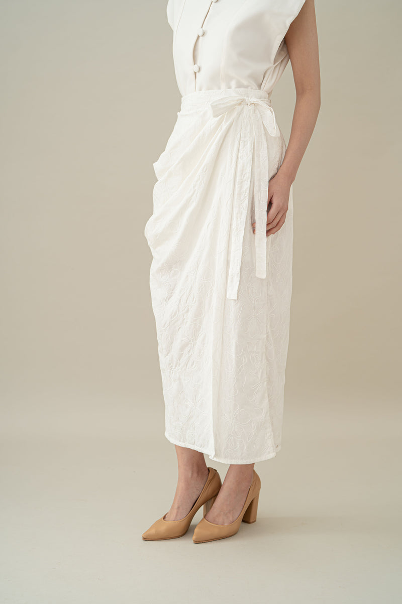 Lembayung Embroidery Wrap Skirt in Buttermilk (Ready Shipment 11-25 March 2025)