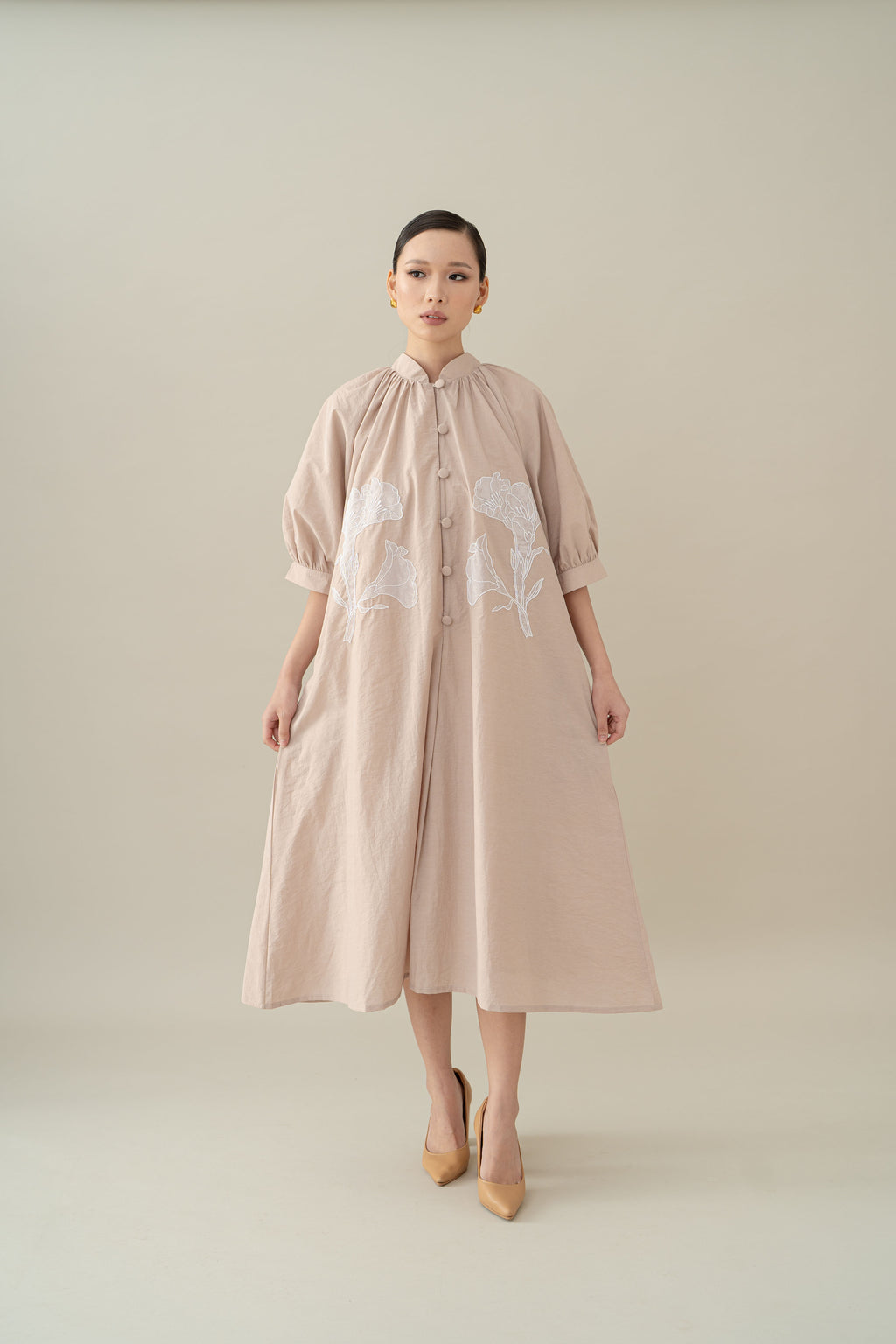 Lembayung Fleur Embroidery Dress in Sand