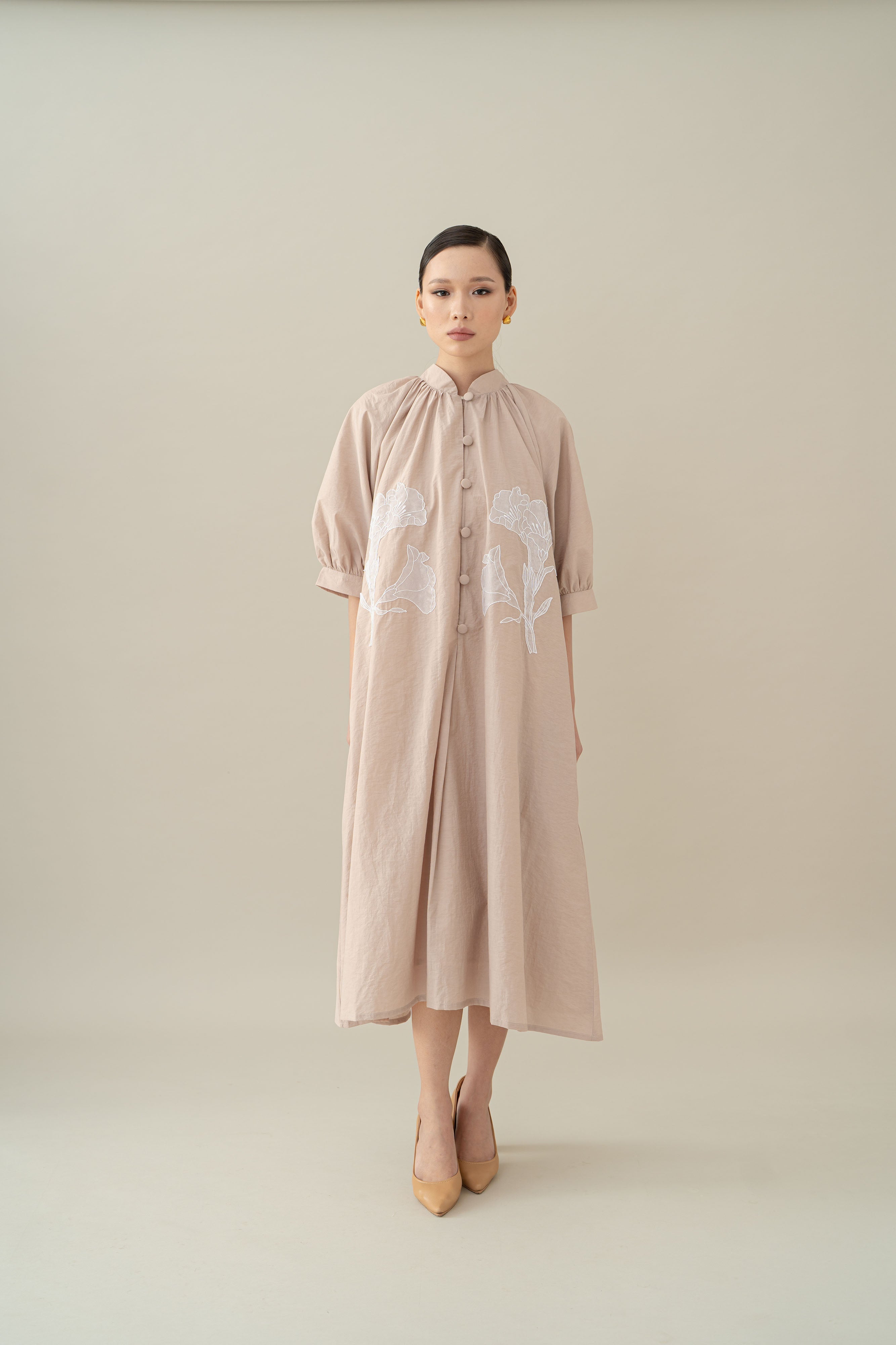 Lembayung Fleur Embroidery Dress in Sand