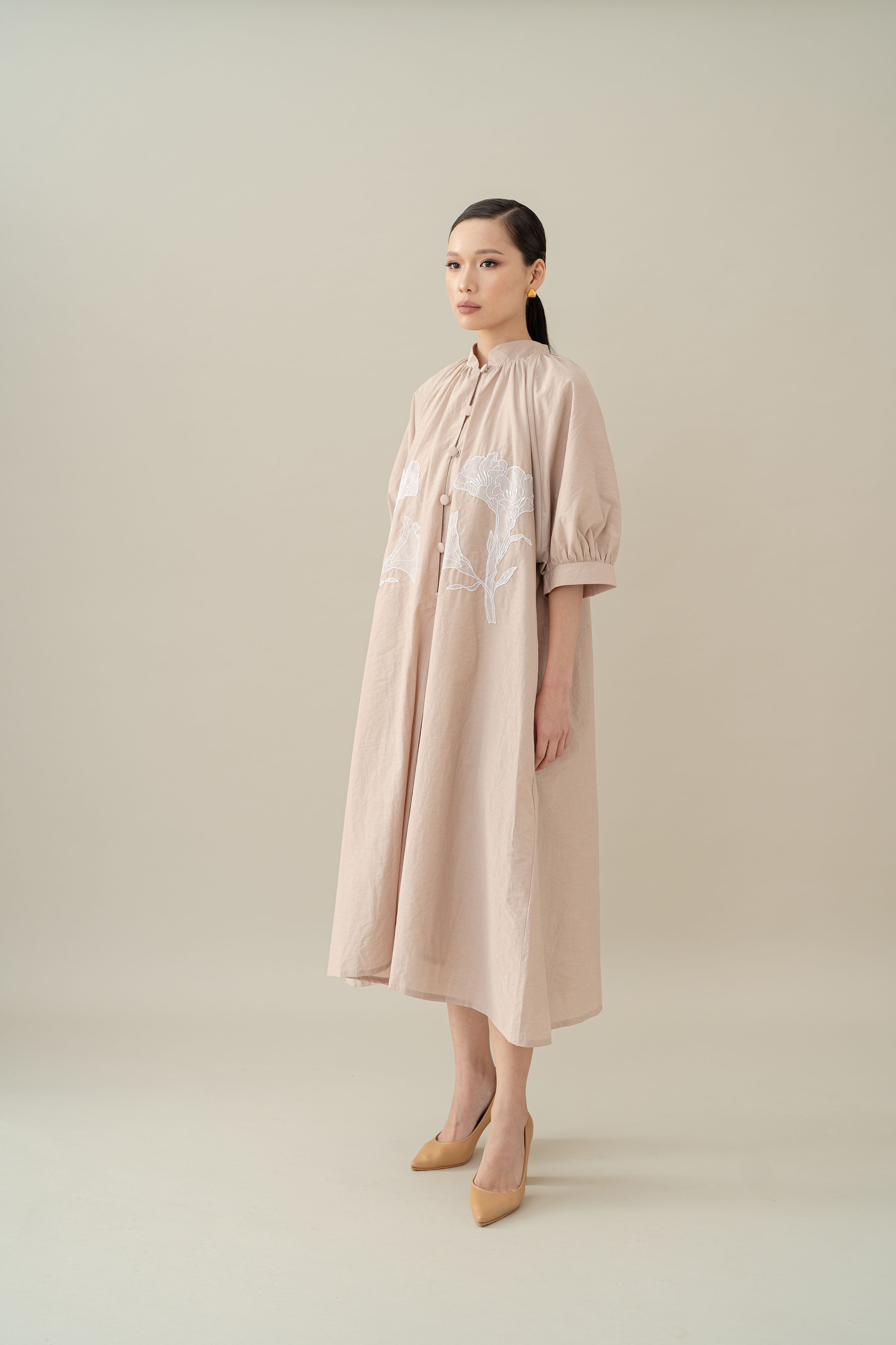 Lembayung Fleur Embroidery Dress in Sand
