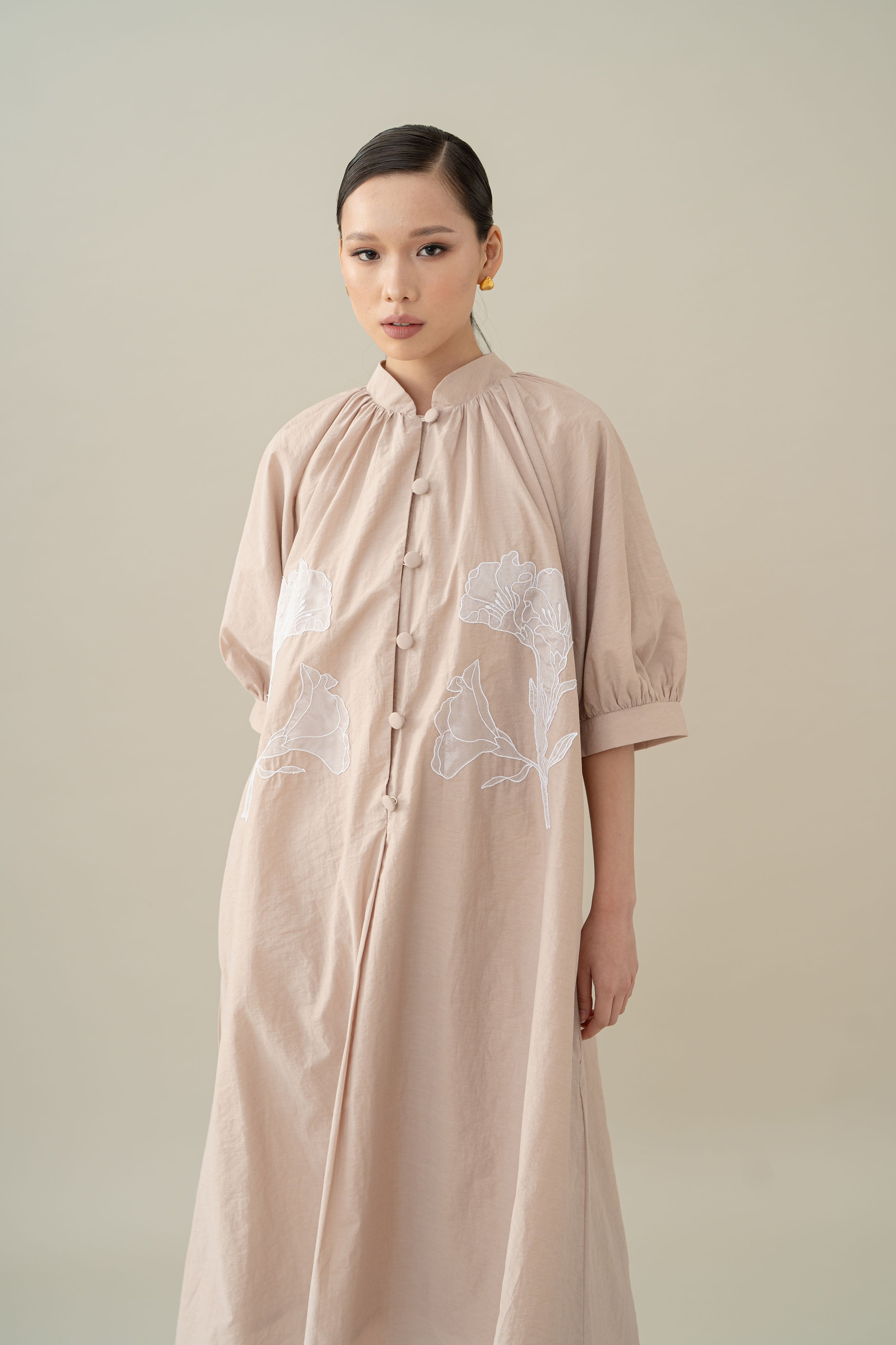Lembayung Fleur Embroidery Dress in Sand