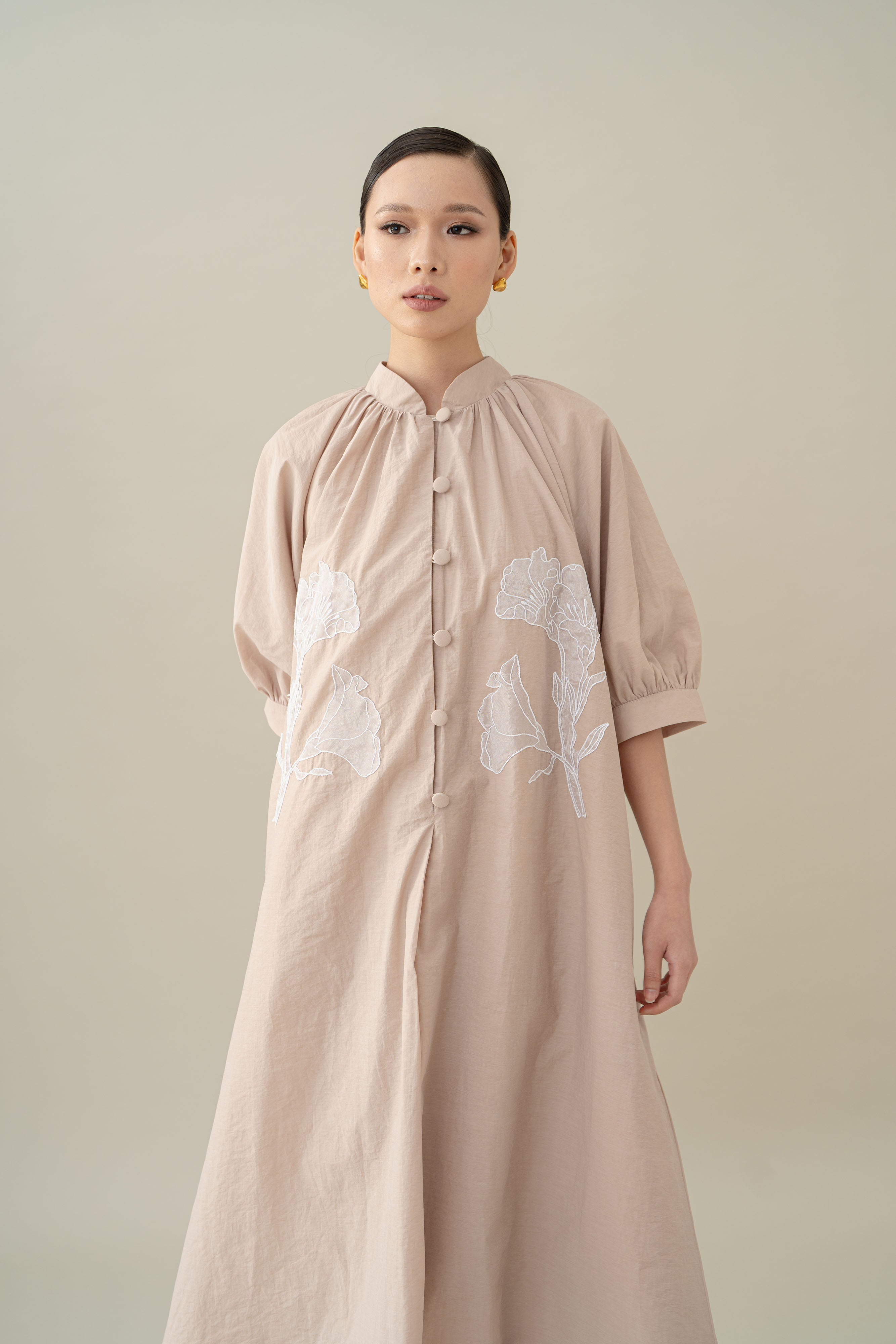 Lembayung Fleur Embroidery Dress in Sand