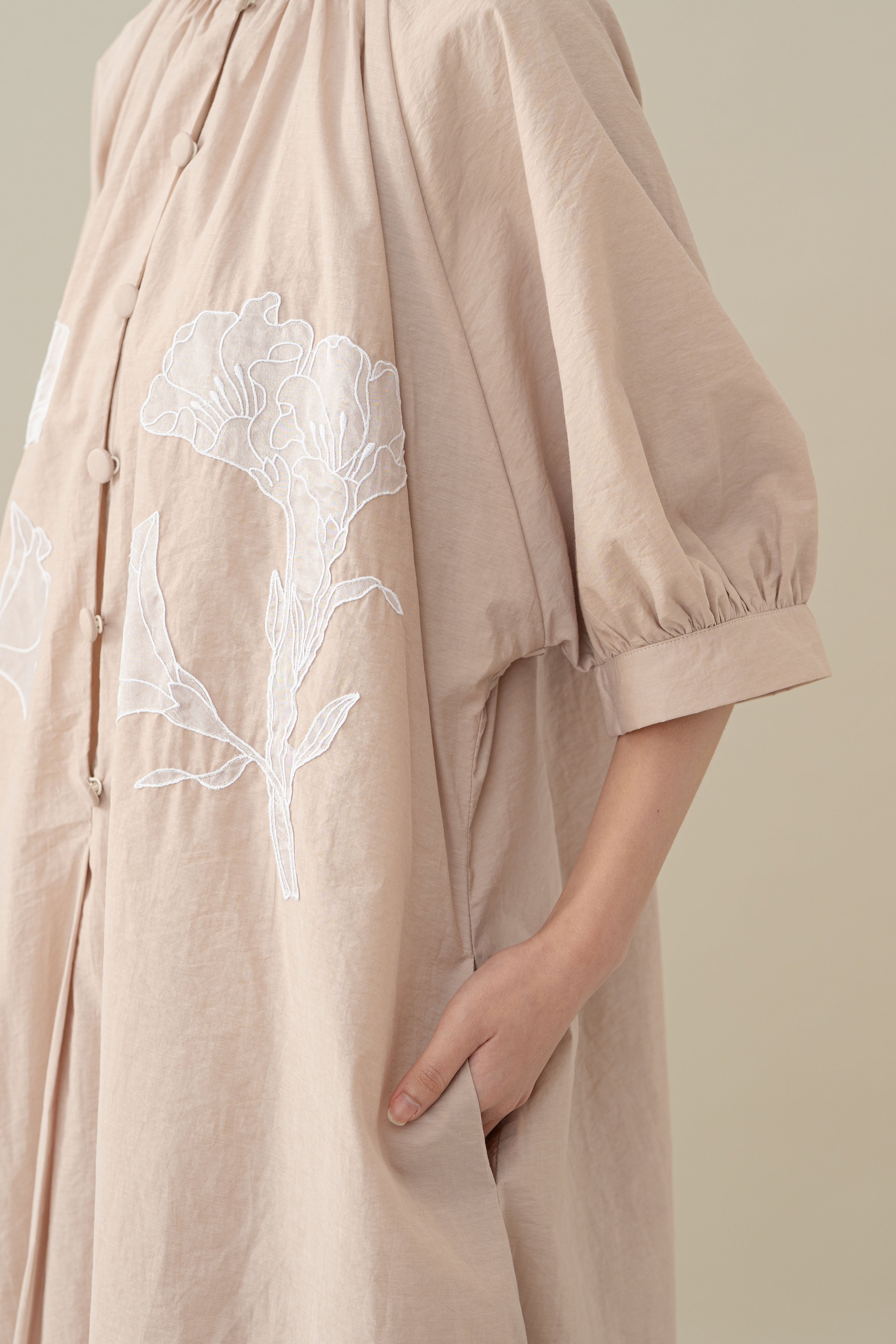 Lembayung Fleur Embroidery Dress in Sand