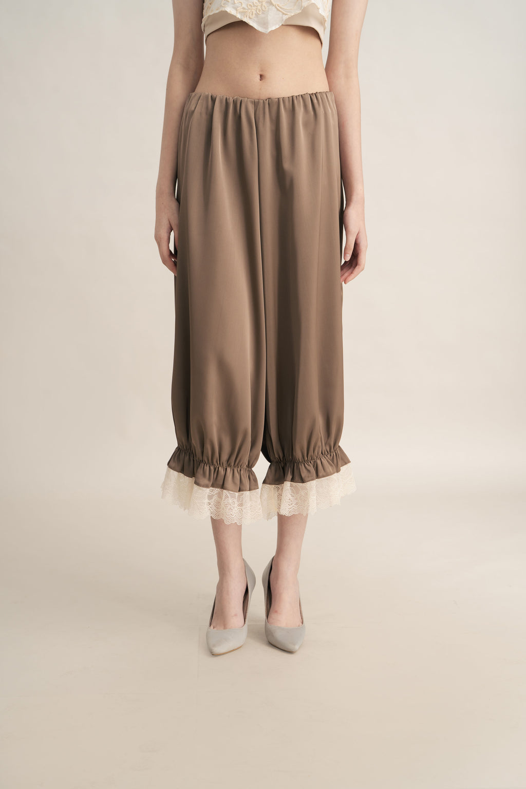 PO Quiet Peplum Lace Pants in Mocha (Shipment Date 15 September-05 October 2026)