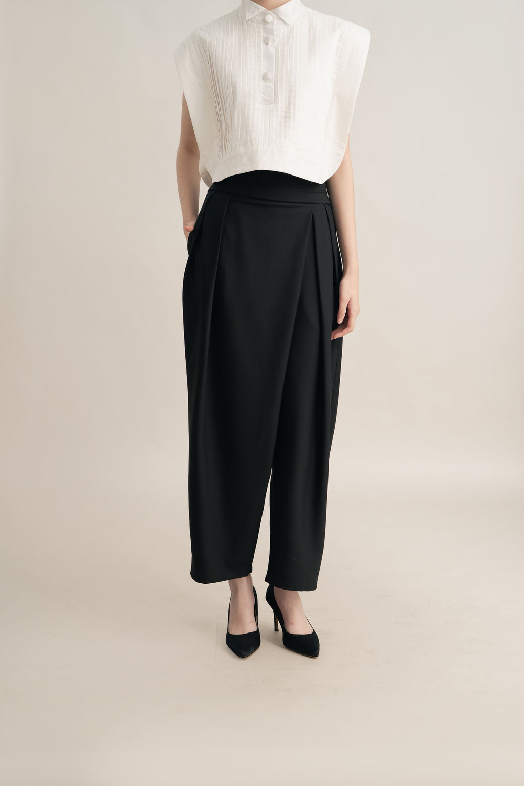 PO Quiet High Waist Balloon Trousers in Licorice (Shipment Date 15 September-05 October 2026)