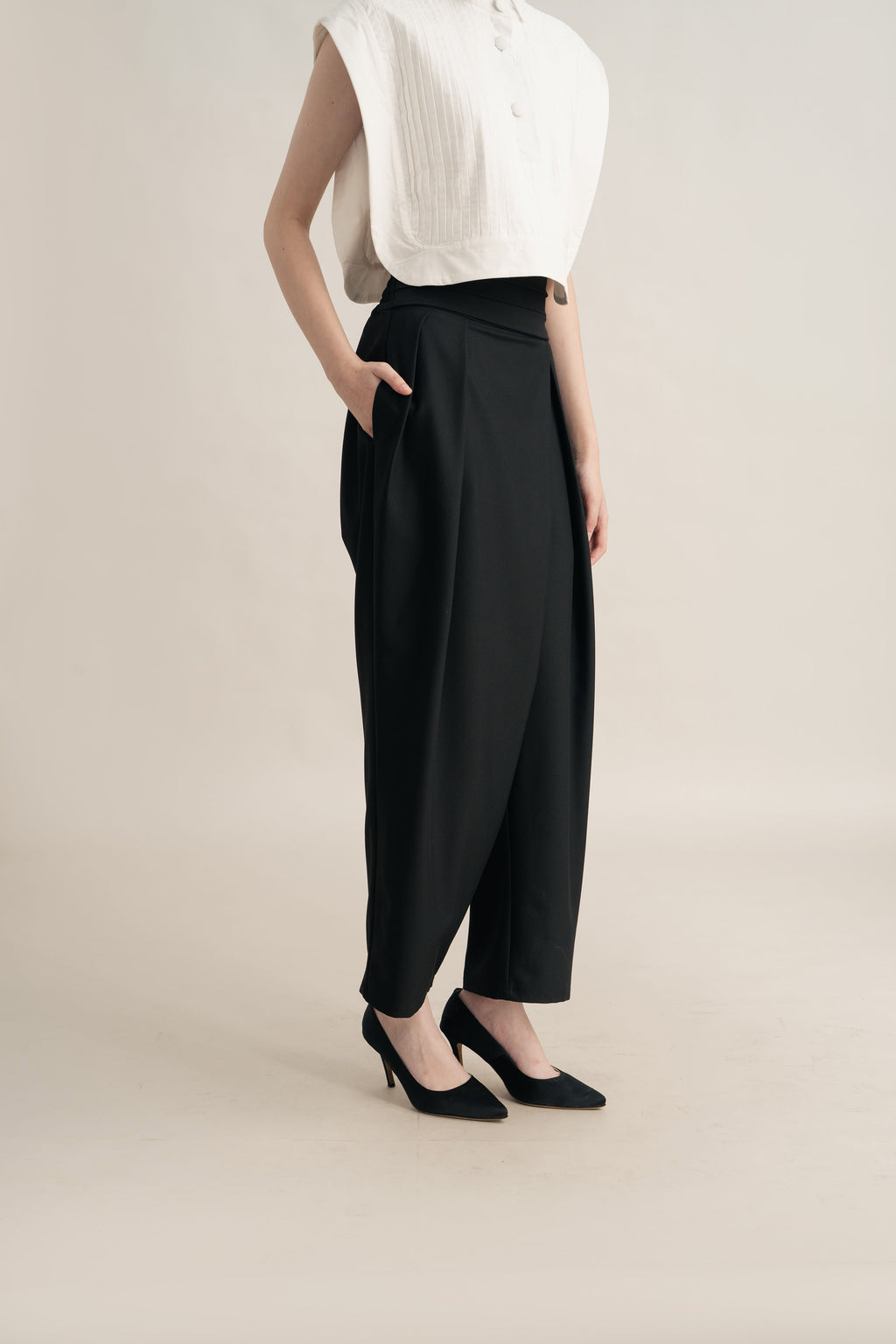 PO Quiet High Waist Balloon Trousers in Licorice (Shipment Date 15 September-05 October 2026)