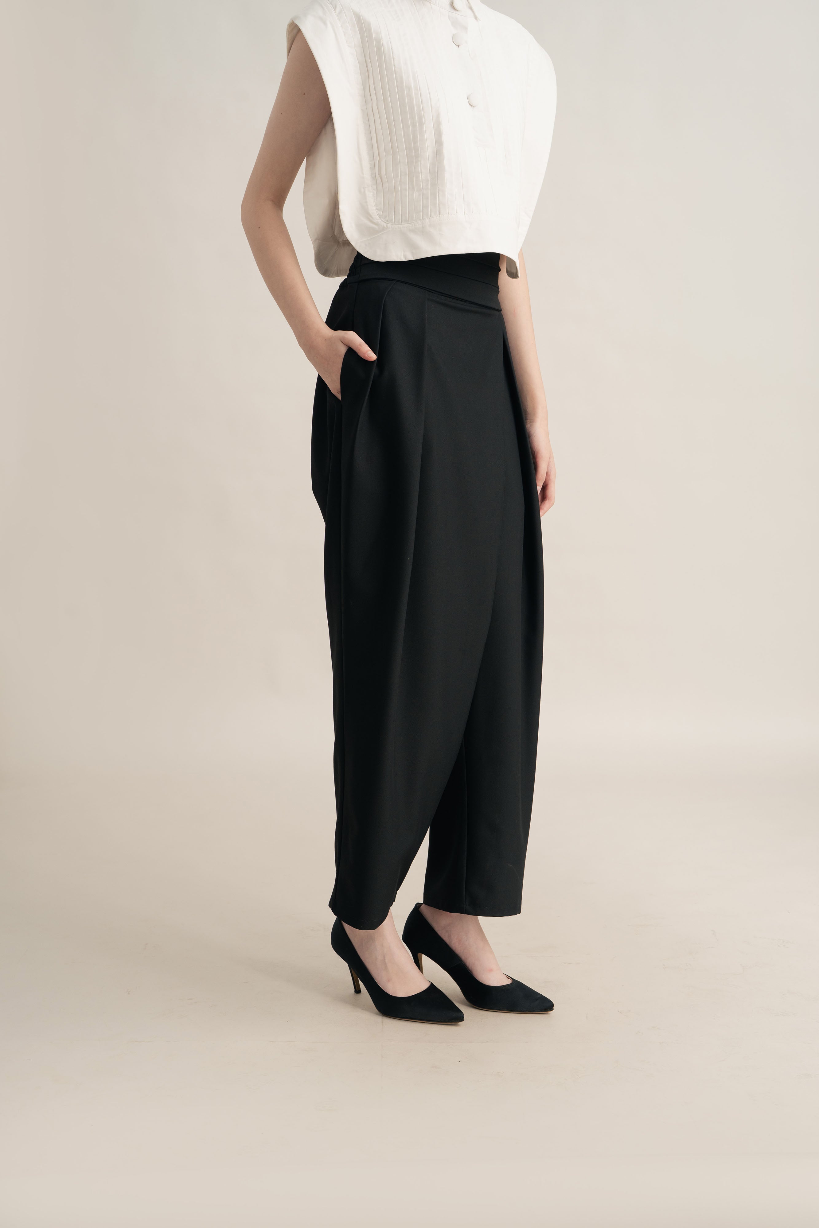 PO Quiet High Waist Balloon Trousers in Licorice (Shipment Date 15 September-05 October 2026)