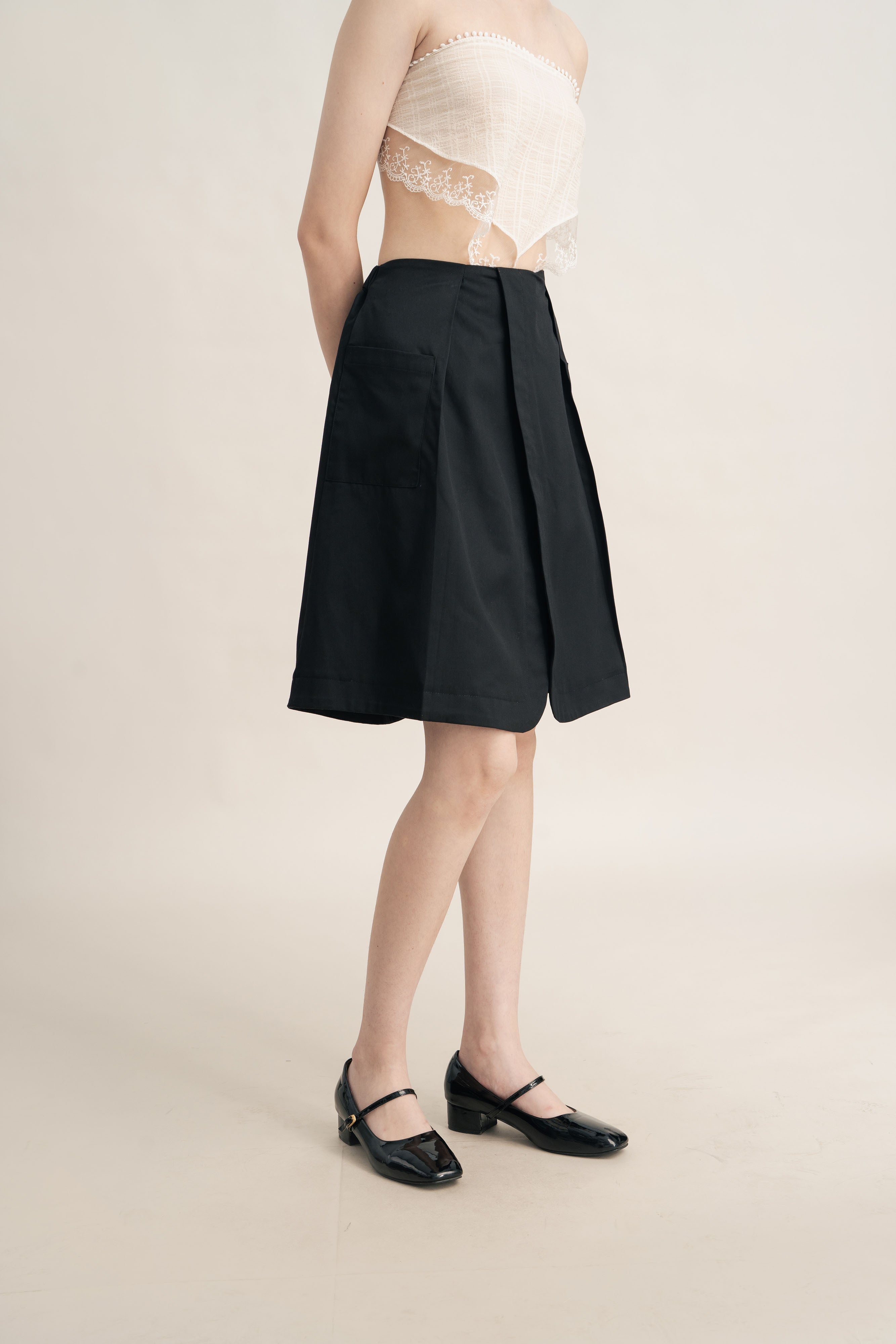 Quiet Bermuda Pocket Shorts in Licorice