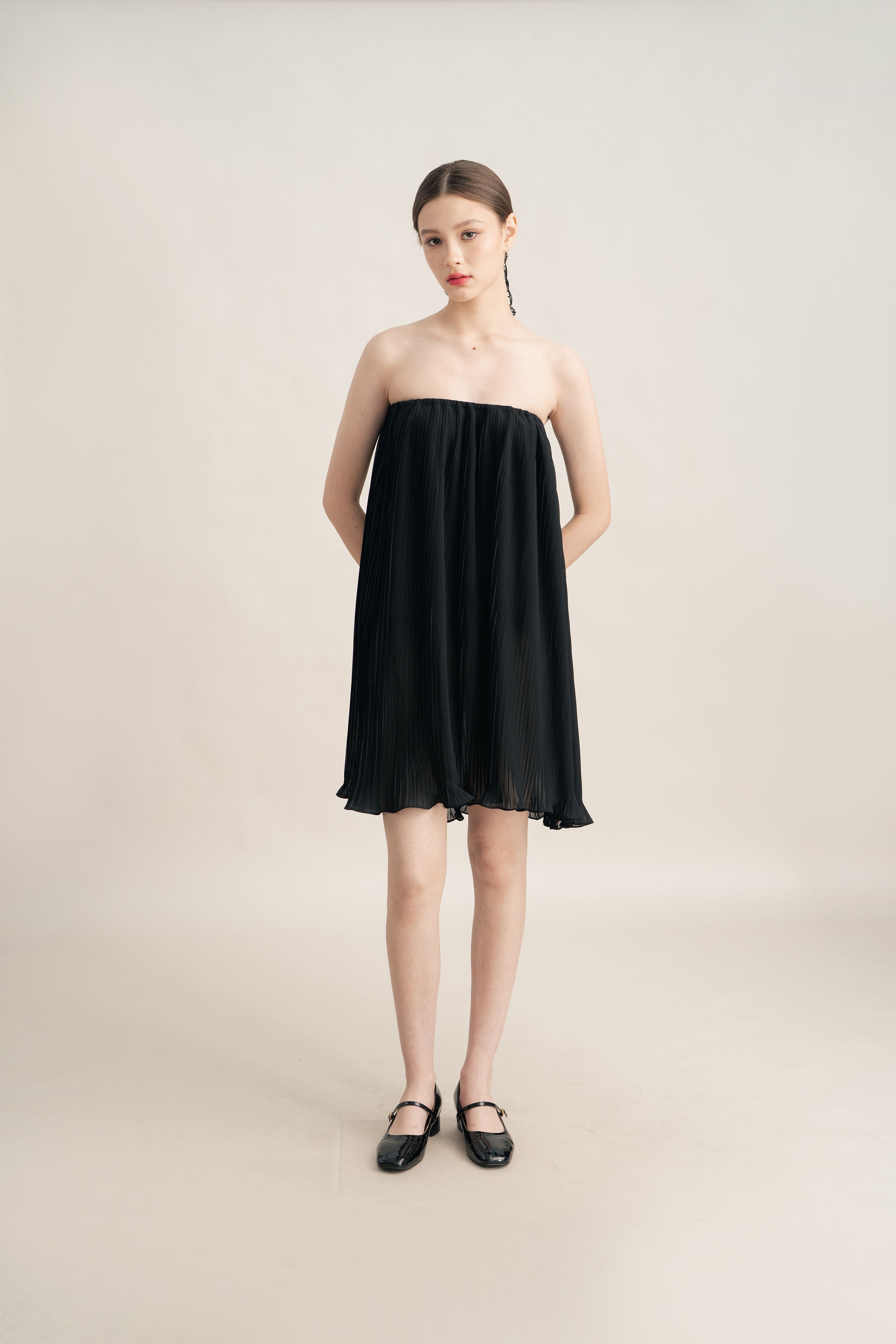 Quiet Long Pleats Tube in Licorice