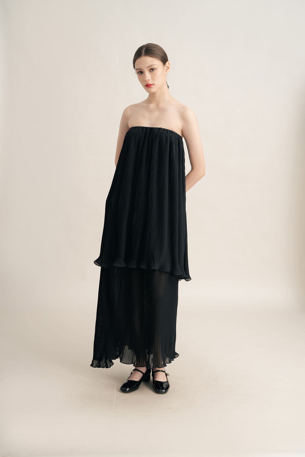 Quiet Long Pleats Tube in Licorice
