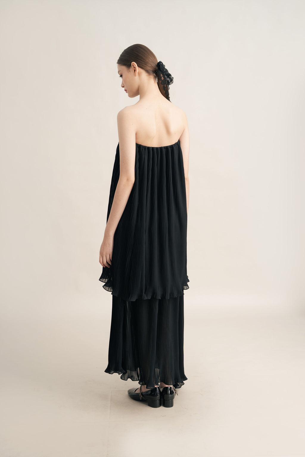 Quiet Long Pleats Tube in Licorice