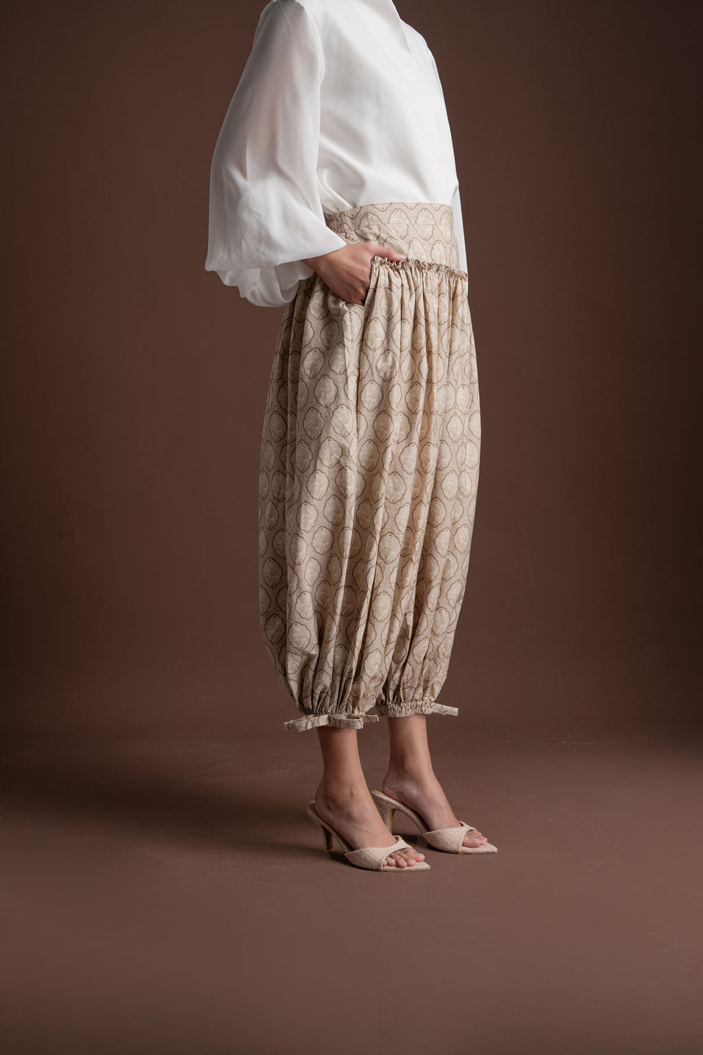 Senandika Rengkuh Pattern Pants in Cream