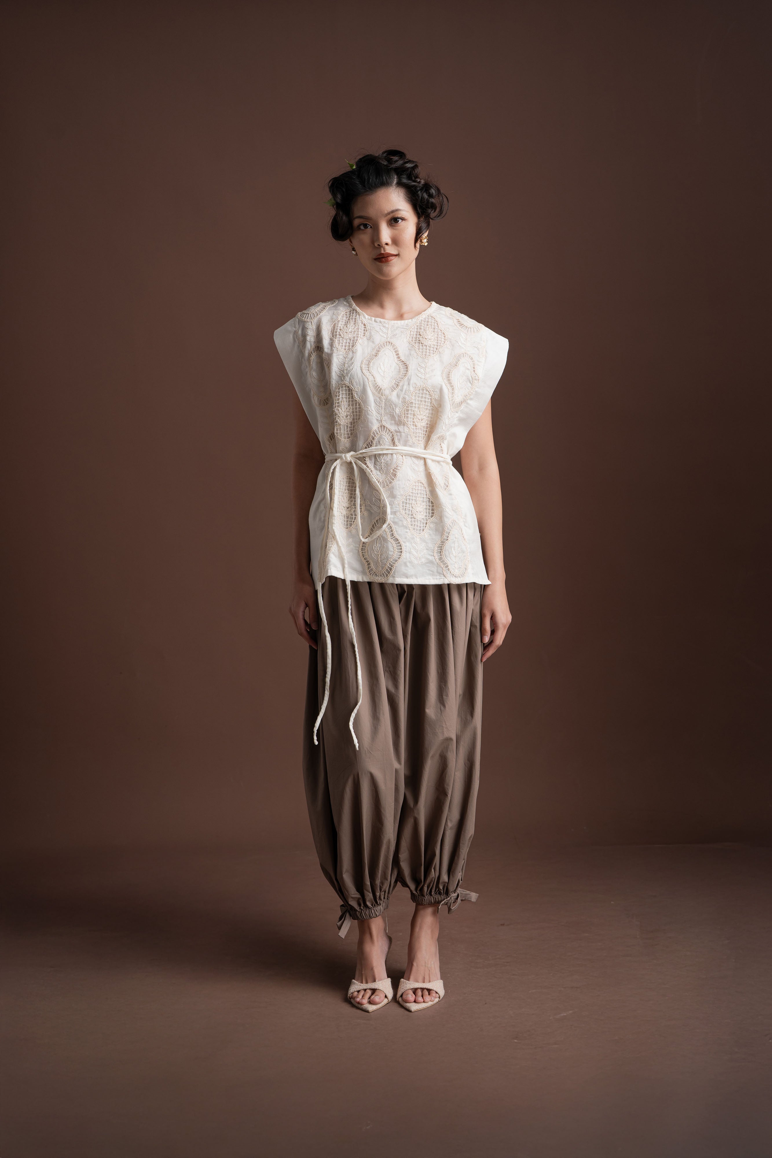 Senandika Aksa Vest in Buttermilk