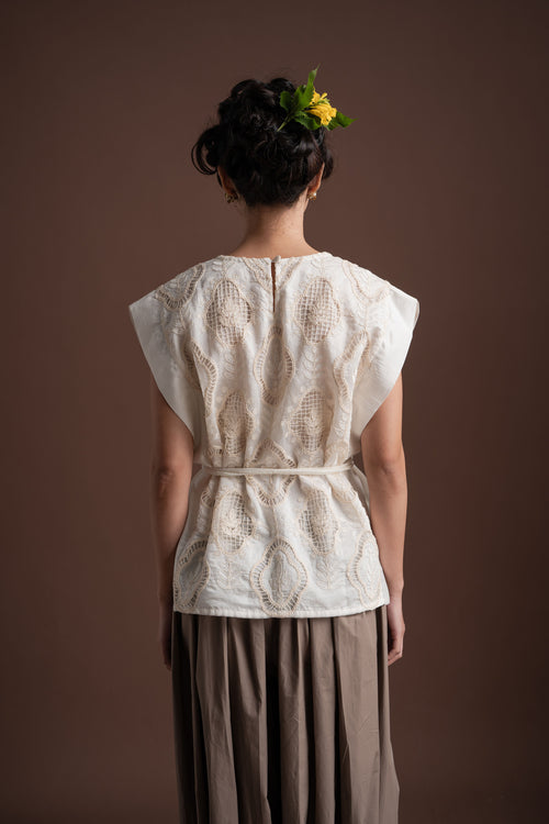 Senandika Aksa Vest in Buttermilk
