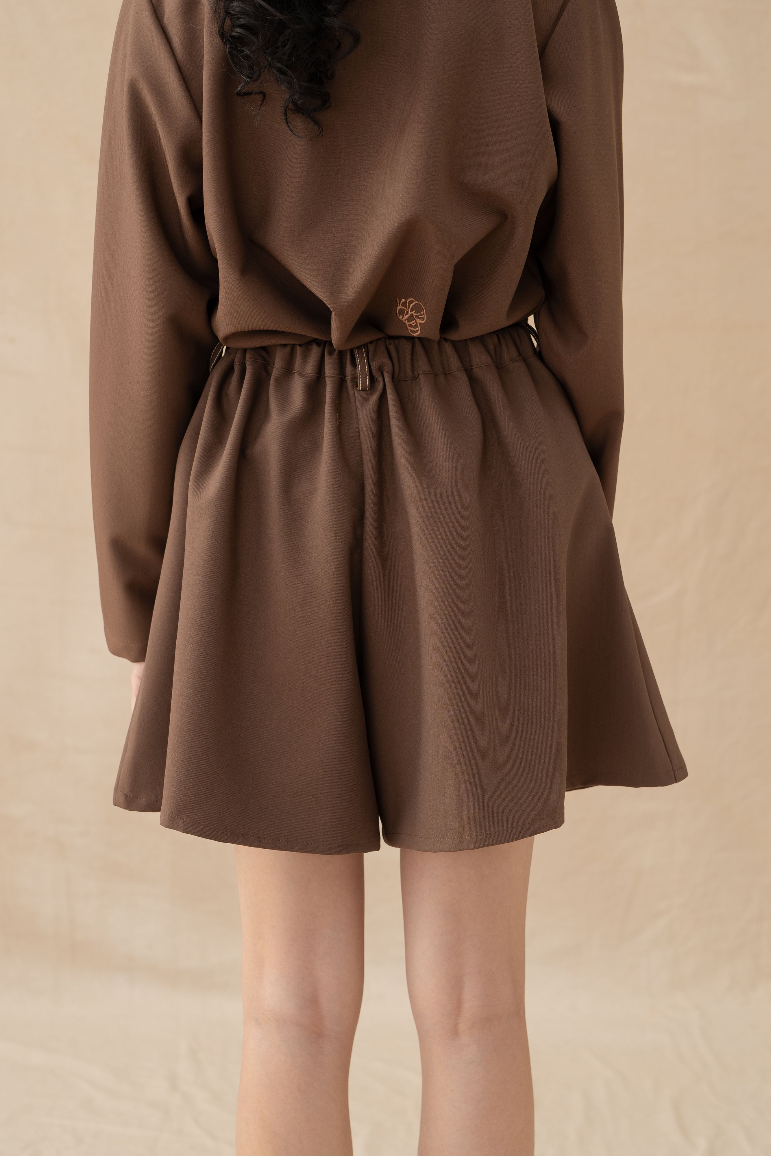 NVR Flate Shorts in Latte