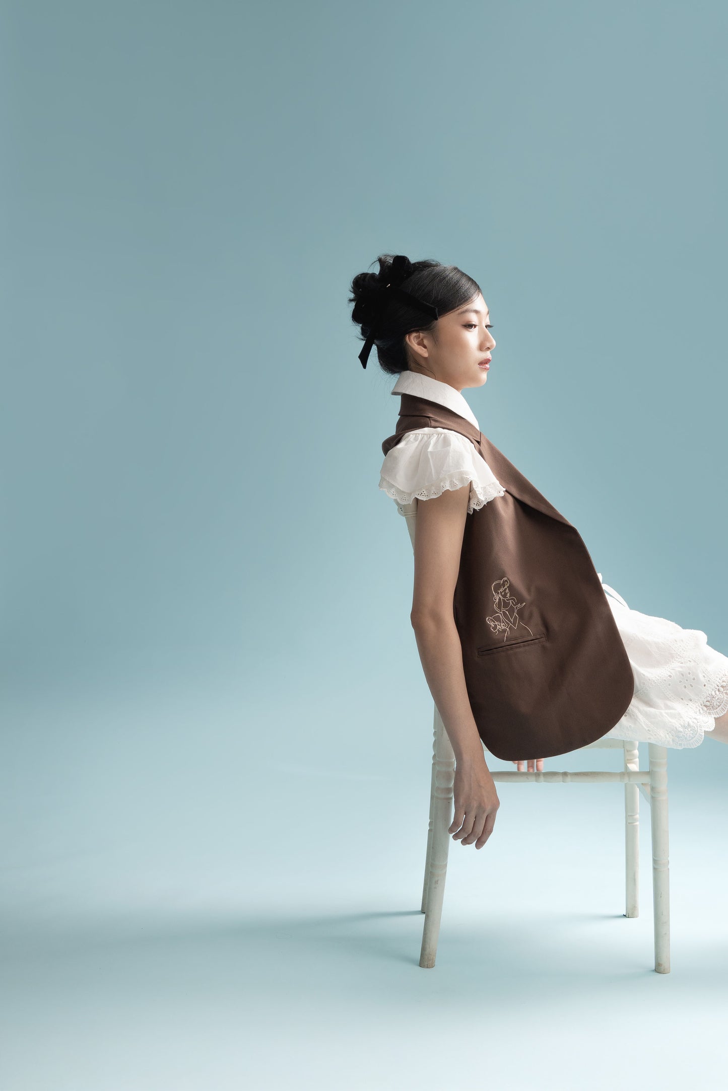 Cinderella Embroidery Vest In Toffee