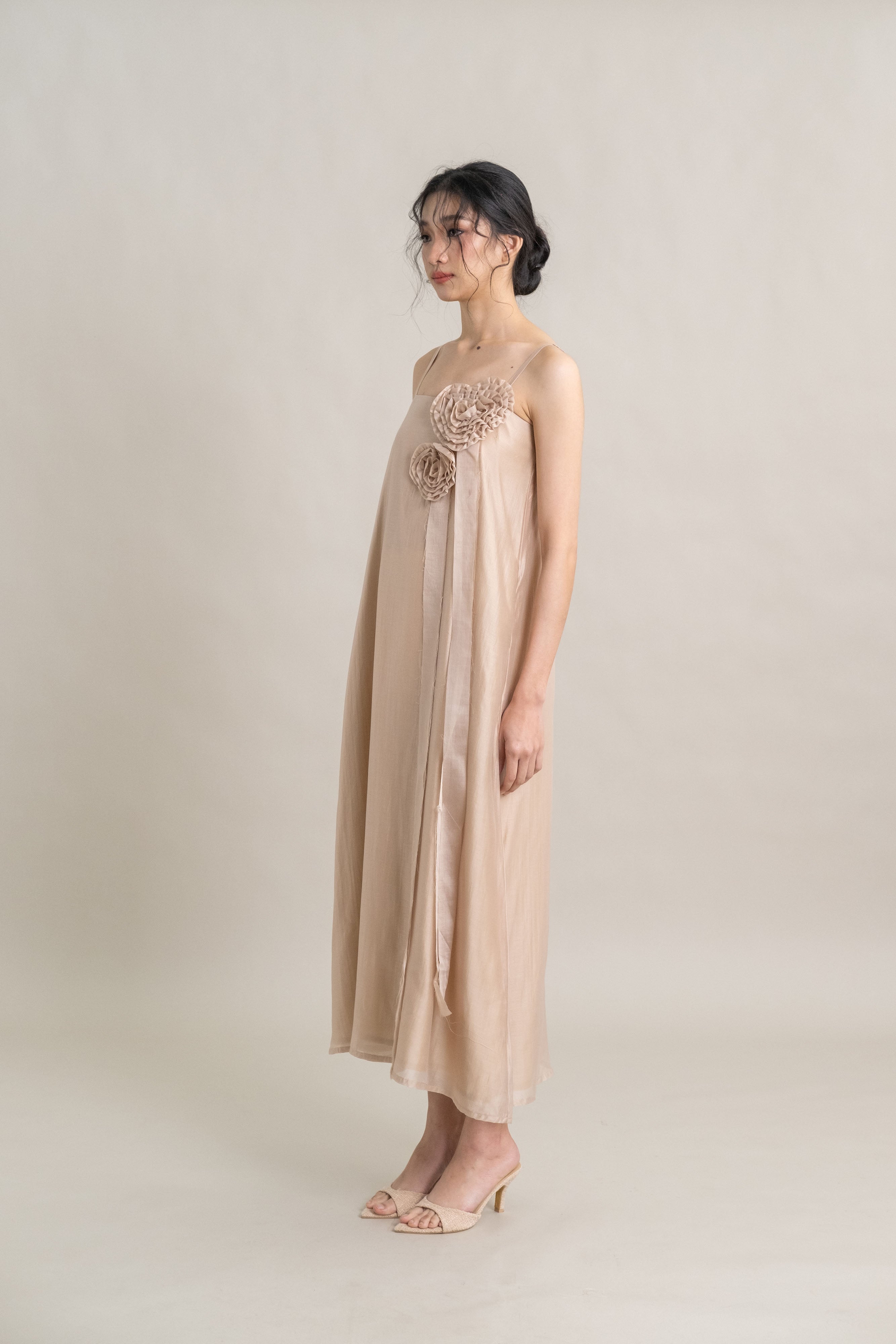 DA Bloom Heart Dress in Beige