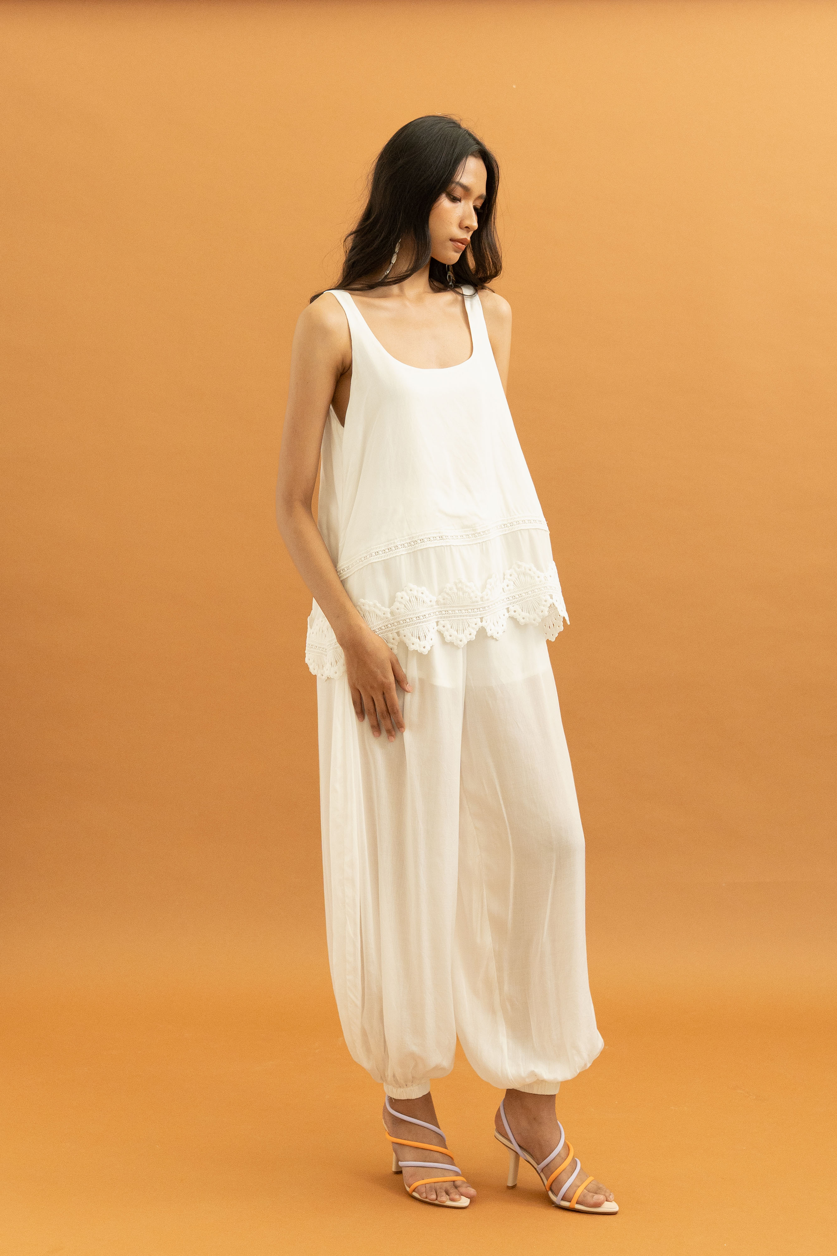 TM Lace Trim Sleeveless Top in Buttermilk