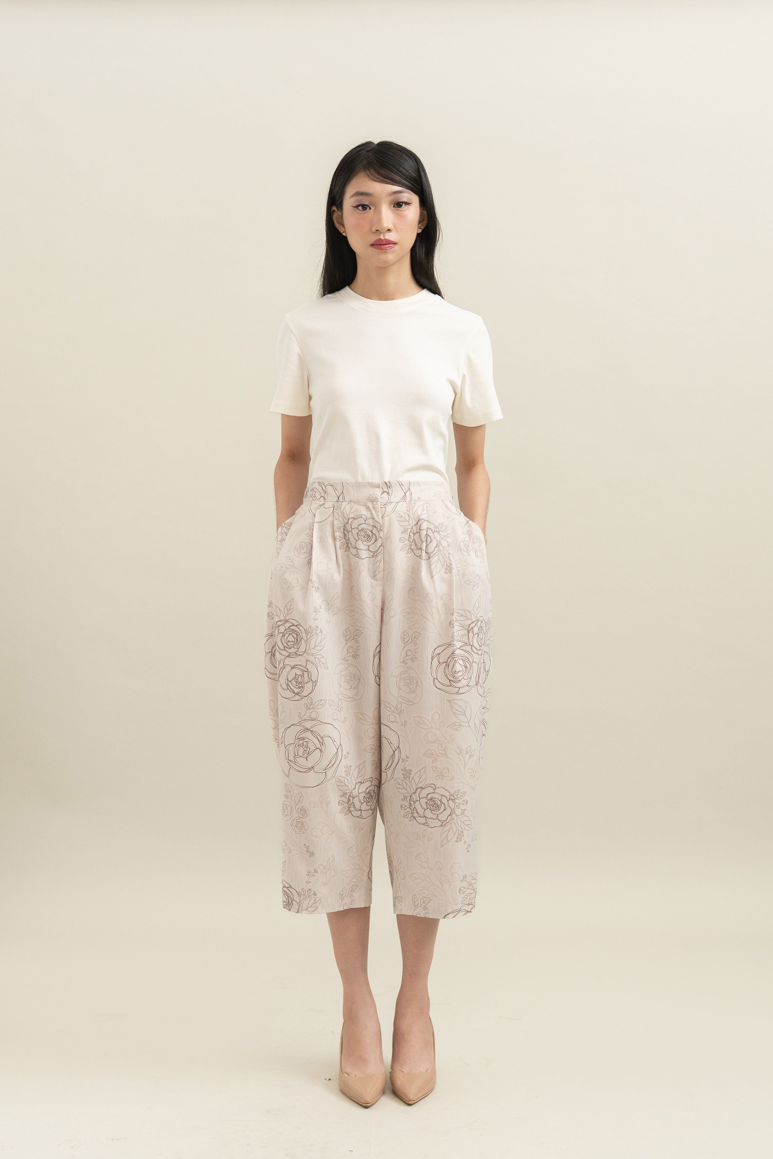 Bouquet Pattern Barrel Pants in Cream