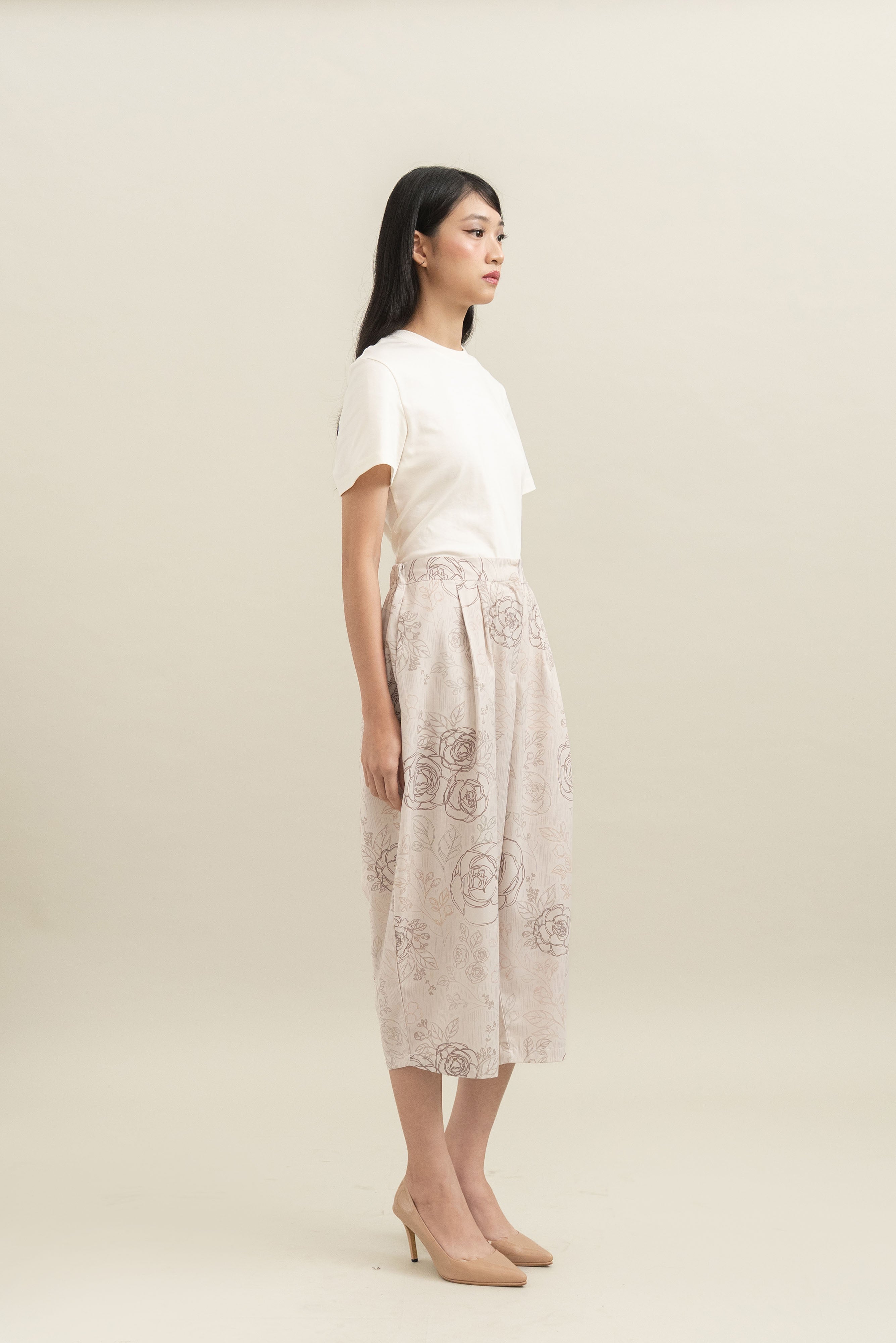 Bouquet Pattern Barrel Pants in Cream