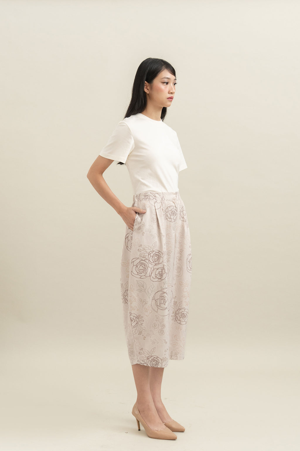 Bouquet Pattern Barrel Pants in Cream