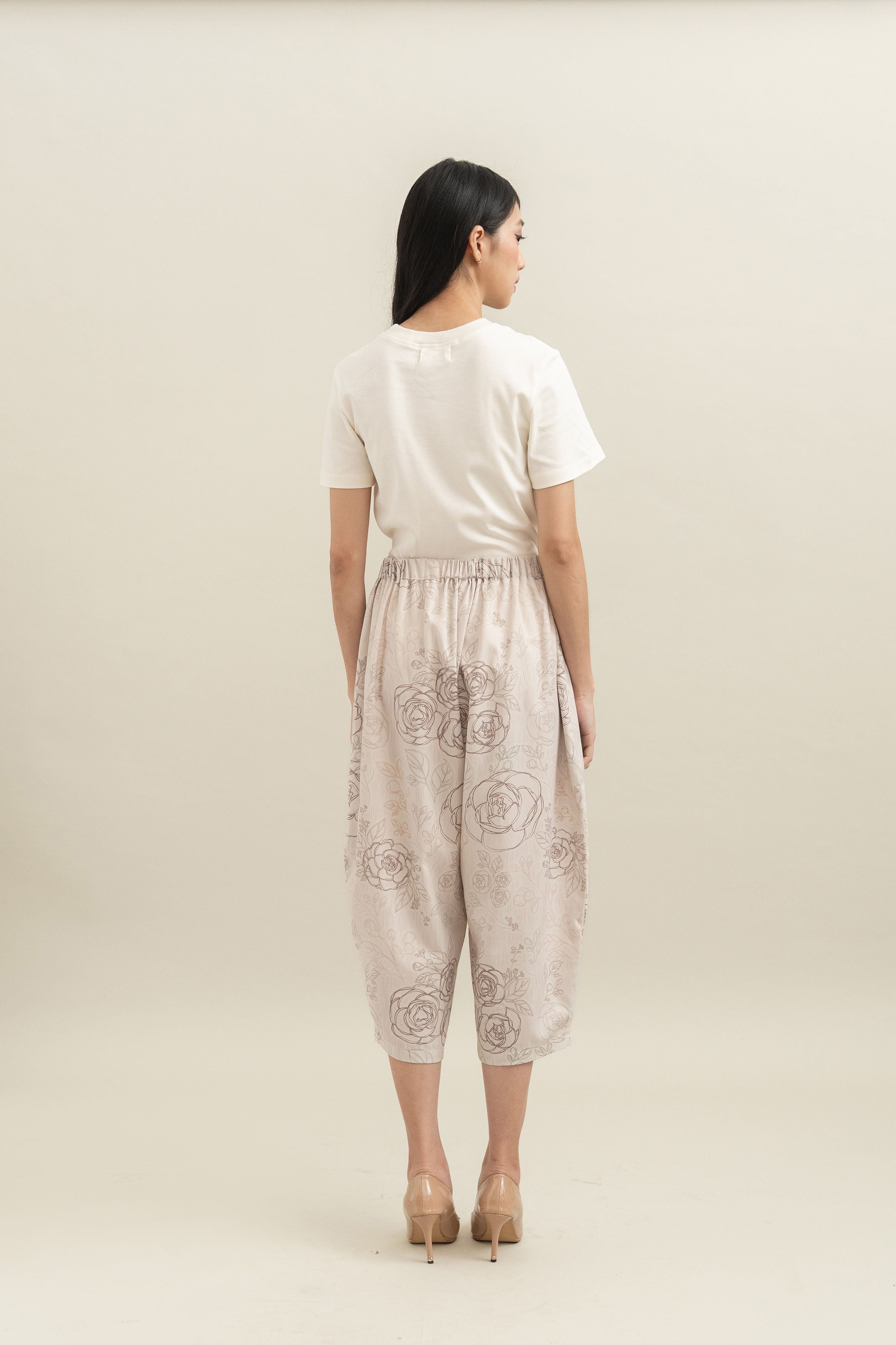 Bouquet Pattern Barrel Pants in Cream