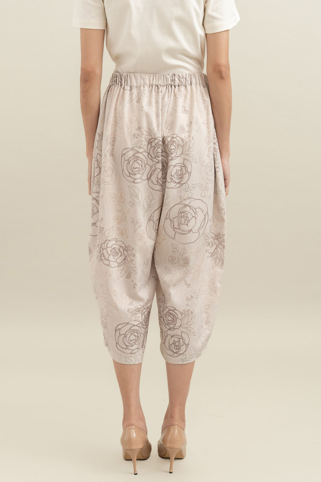 Bouquet Pattern Barrel Pants in Cream